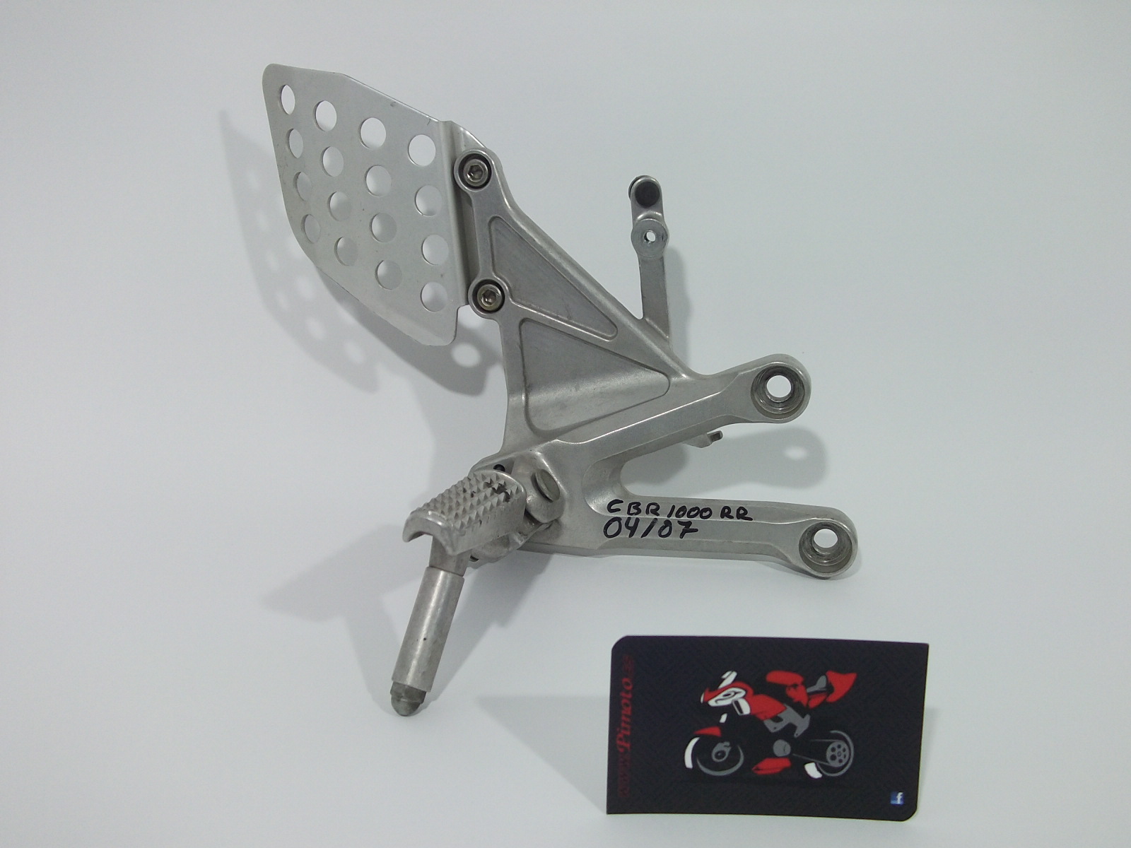 CHAPA ESTRIBO DELANTERO DERECHO
 HONDA CBR 1000RR 2004-07