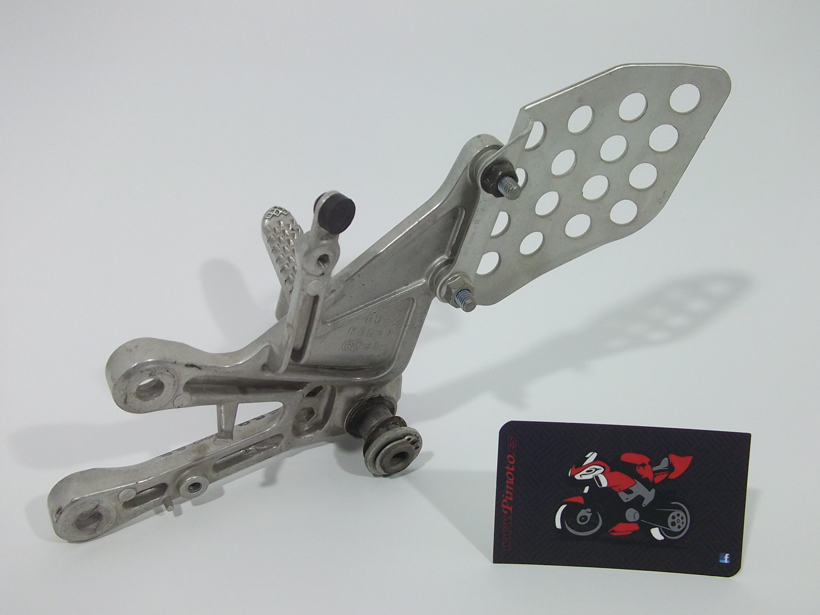 CHAPA ESTRIBO DELANTERO DERECHO
 HONDA CBR 1000RR 2004-07 - Imagen 2