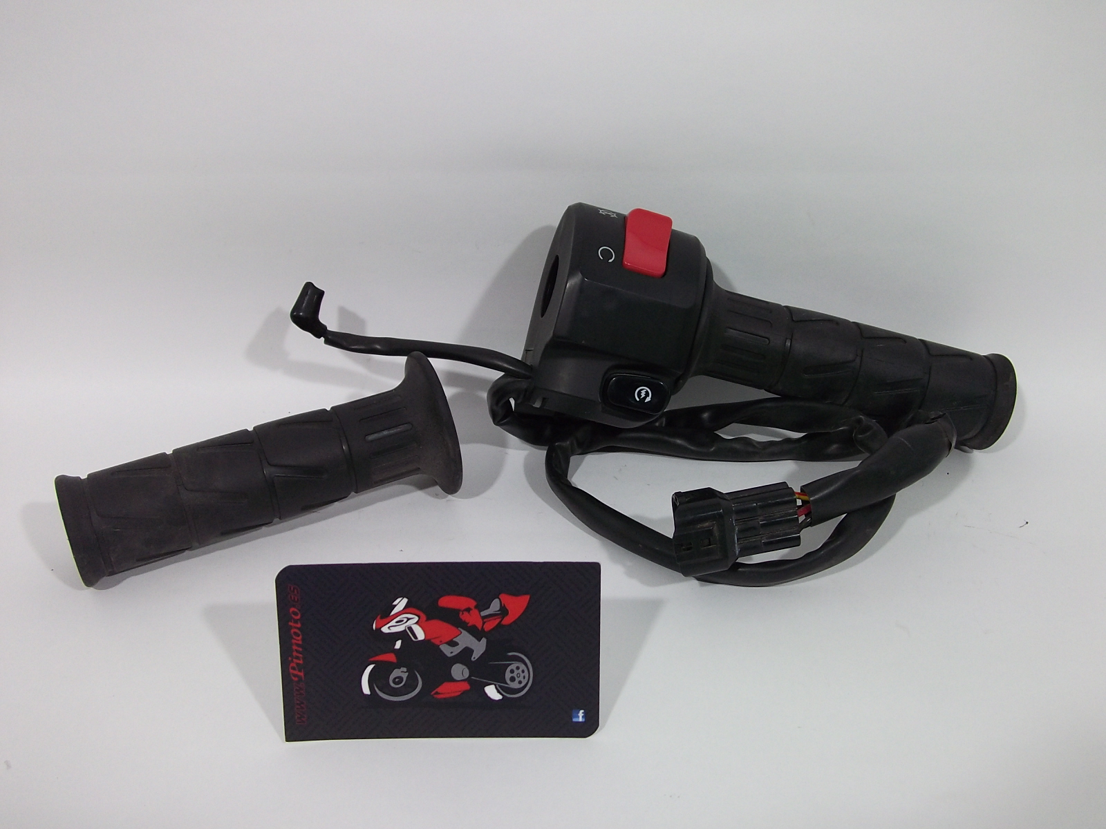 PI&Ntilde;A DE LUCES DERECHA CON CA&Ntilde;A DE ACELERADOR KAWASAKI ER6-N 2013