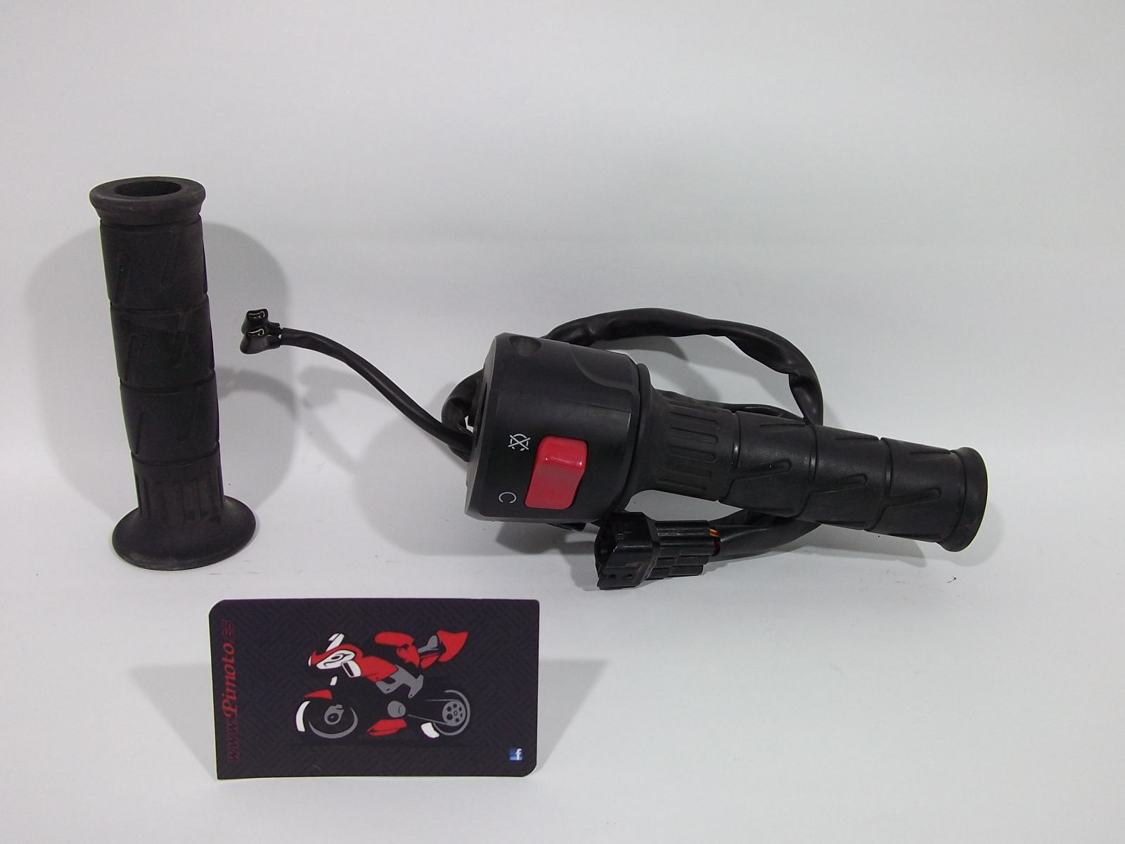 PI&Ntilde;A DE LUCES DERECHA CON CA&Ntilde;A DE ACELERADOR KAWASAKI ER6-N 2013 - Imagen 3