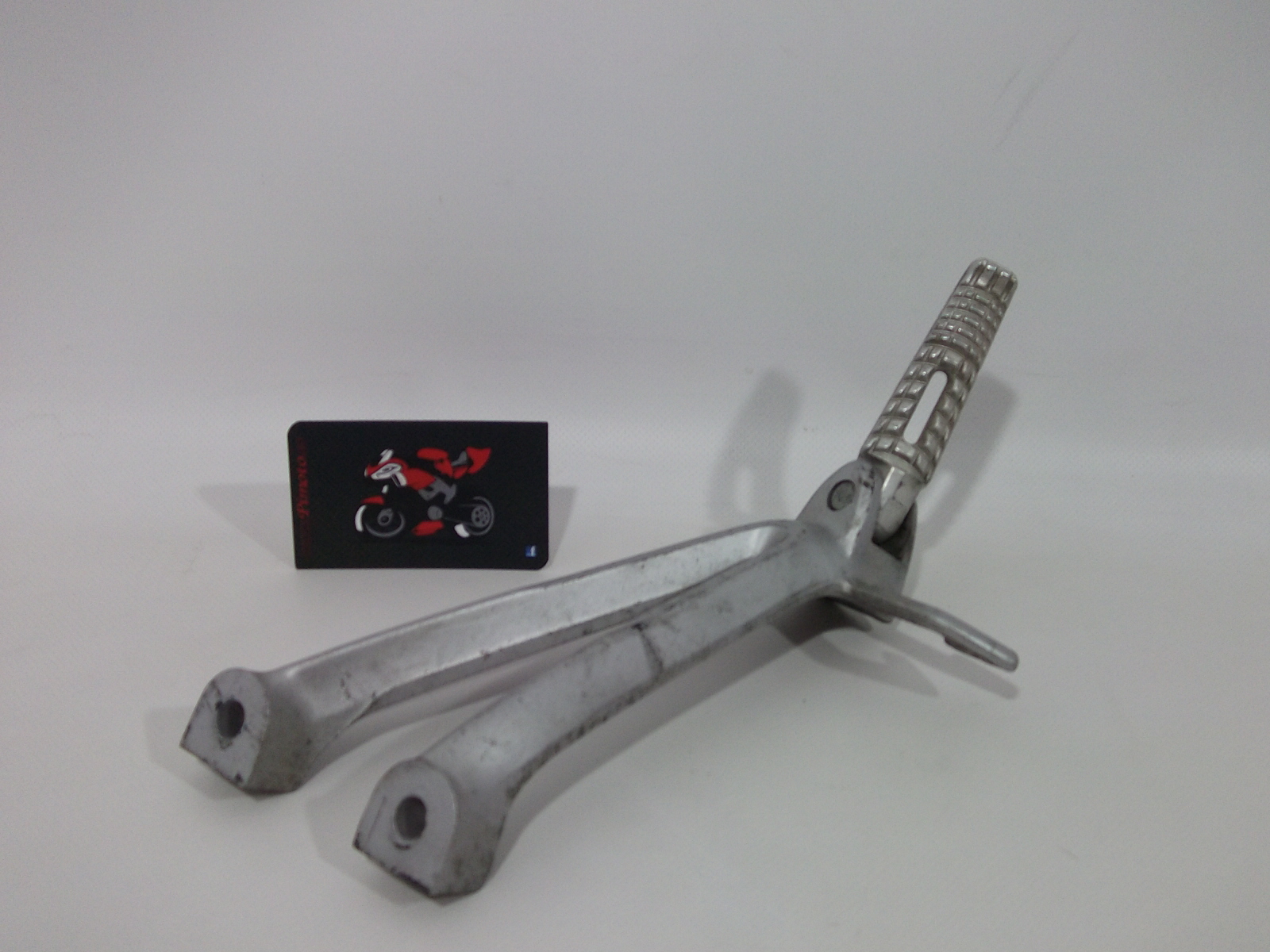 SOPORTE DE ESTRIBO TRASERO DERECHO COMPLETO SUZUKI GSXR 600/750 2006/2007 - Imagen 3