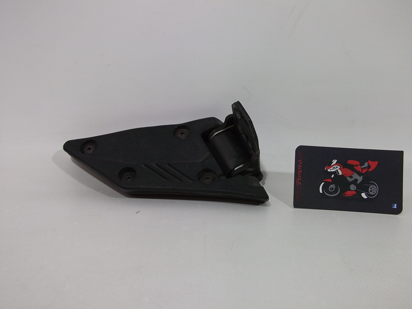 ESTRIBO TRASERO DERECHO APRILIA ATLANTIC 500 00/05