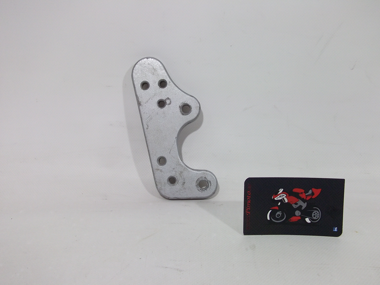 PLETINA ESTRIBO DELANTERO DERECHO HYOSUNG GTR 125 2006/10