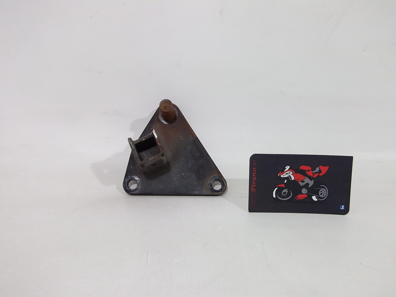 SOPORTE ESTRIBO DELANTERO SUZUKI INTRUDER 250 LC 2000/2004