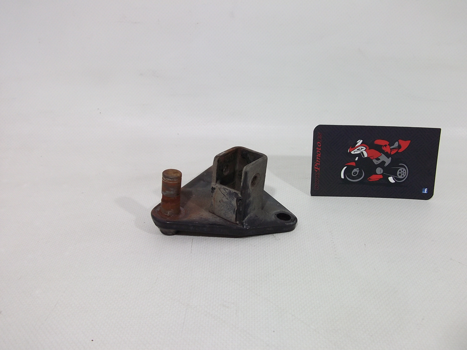 SOPORTE ESTRIBO DELANTERO SUZUKI INTRUDER 250 LC 2000/2004 - Imagen 4