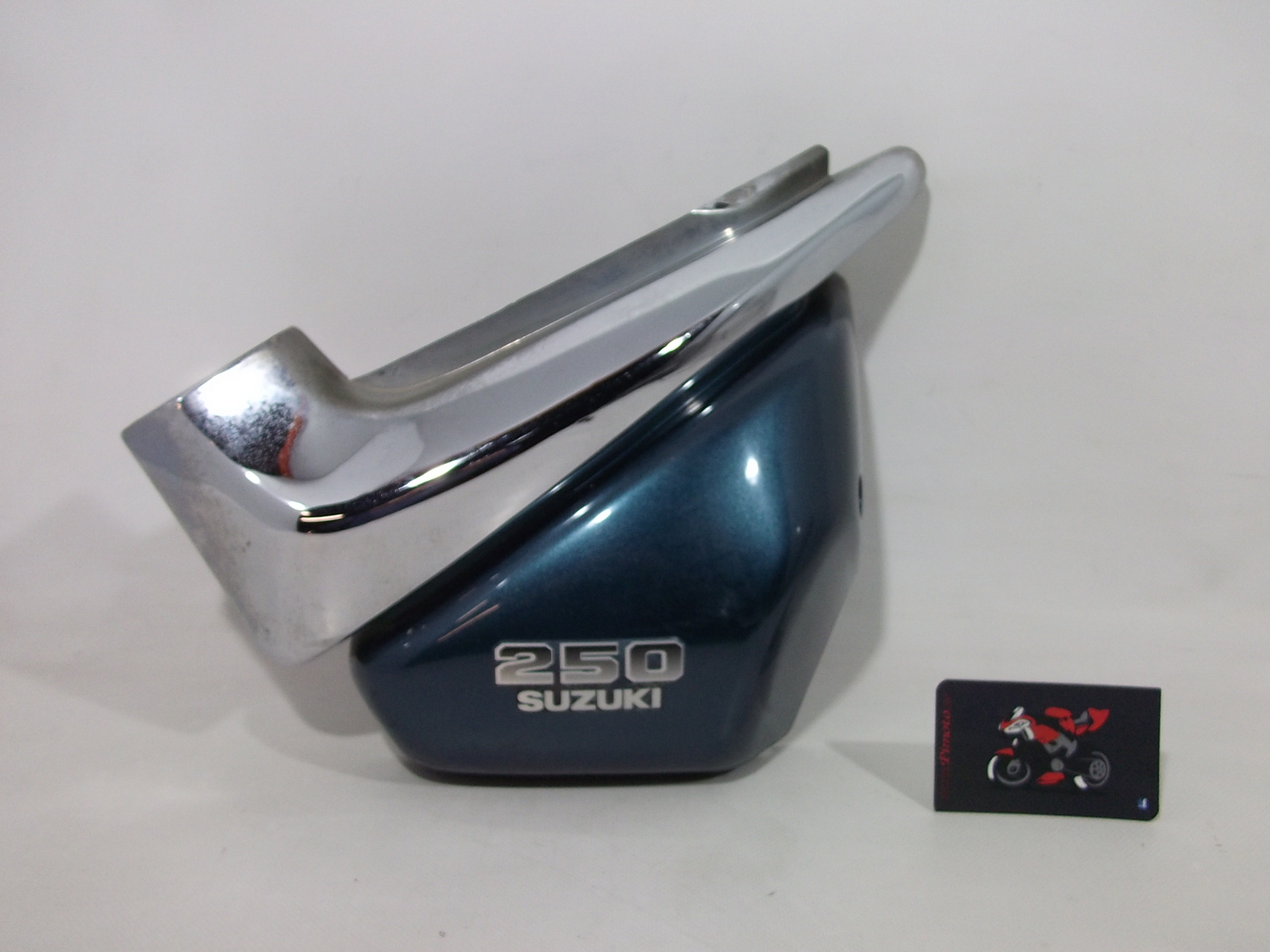 TAPA LATERAL DERECHA SUZUKI INTRUDER 250 LC 2000/2004