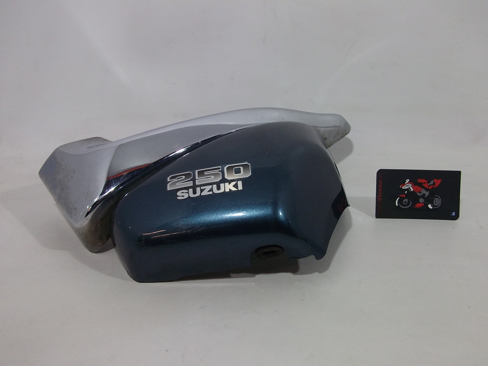 TAPA LATERAL DERECHA SUZUKI INTRUDER 250 LC 2000/2004 - Imagen 3