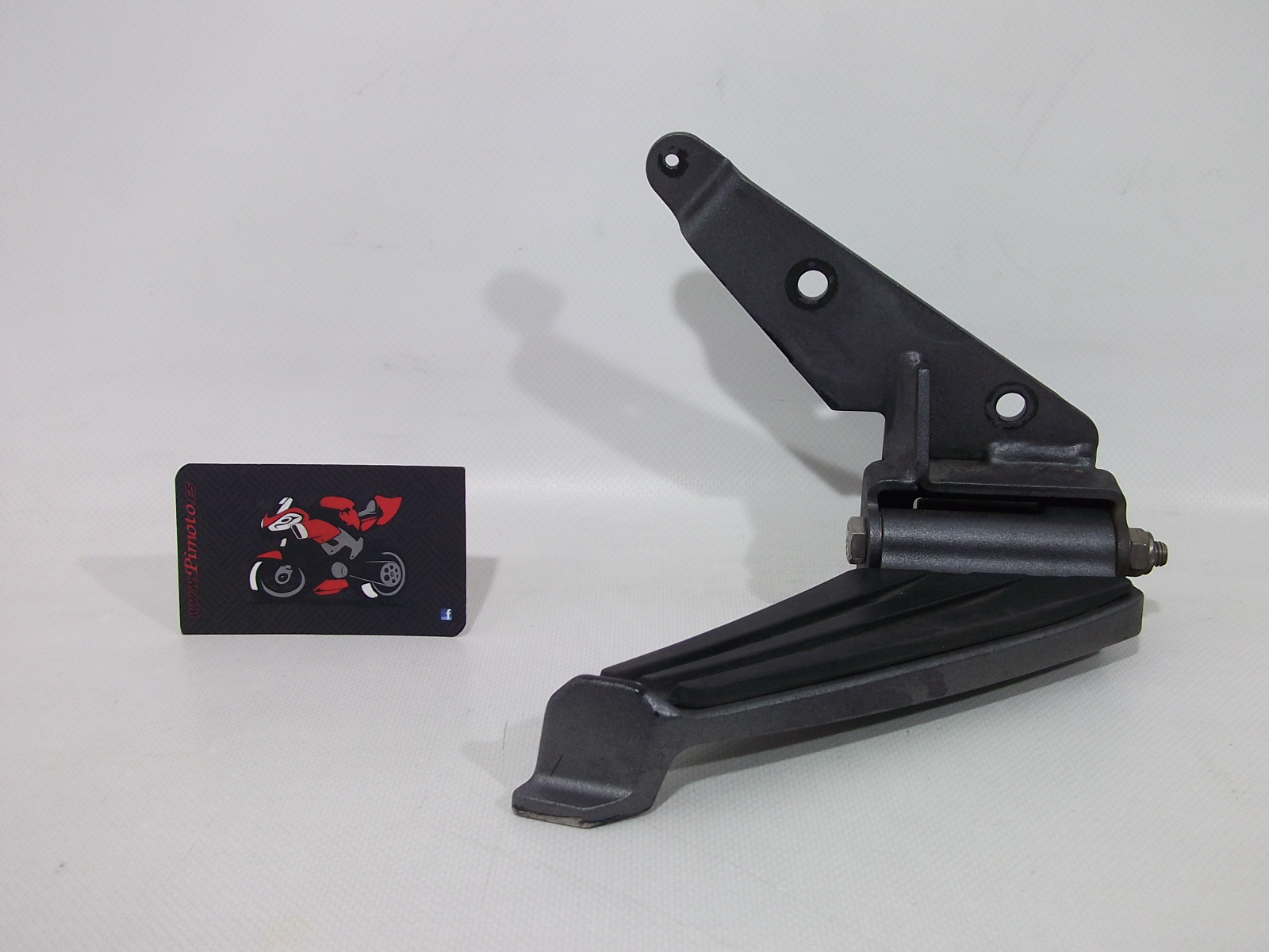 ESTRIBO TRASERO DERECHO PEUGEOT GEOPOLIS 125