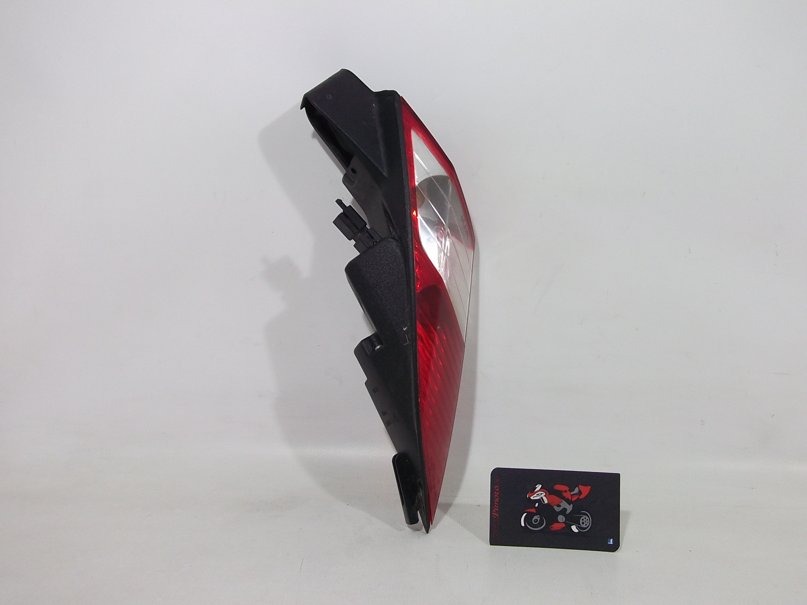 PILOTO TRASERO IZQUIERDO
 PEUGEOT SATELIS 125 2006/11