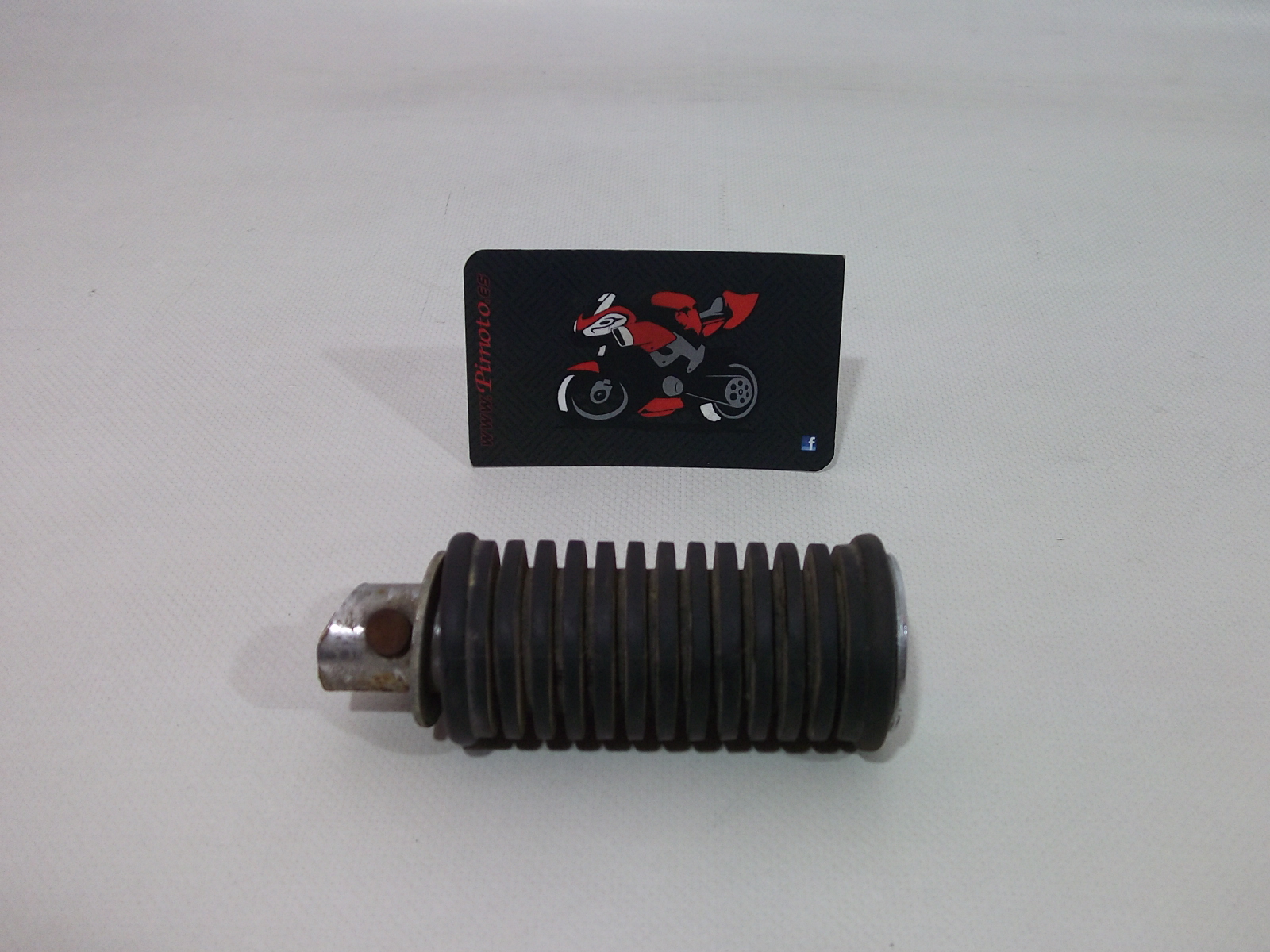 ESTRIBO TRASERO IZQUIERDO SUZUKI MARAUDER 250 99/00