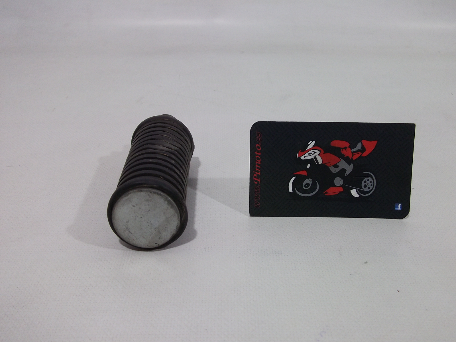 ESTRIBO TRASERO DERECHO SUZUKI INTRUDER 250 LC 2000/2004 - Imagen 3