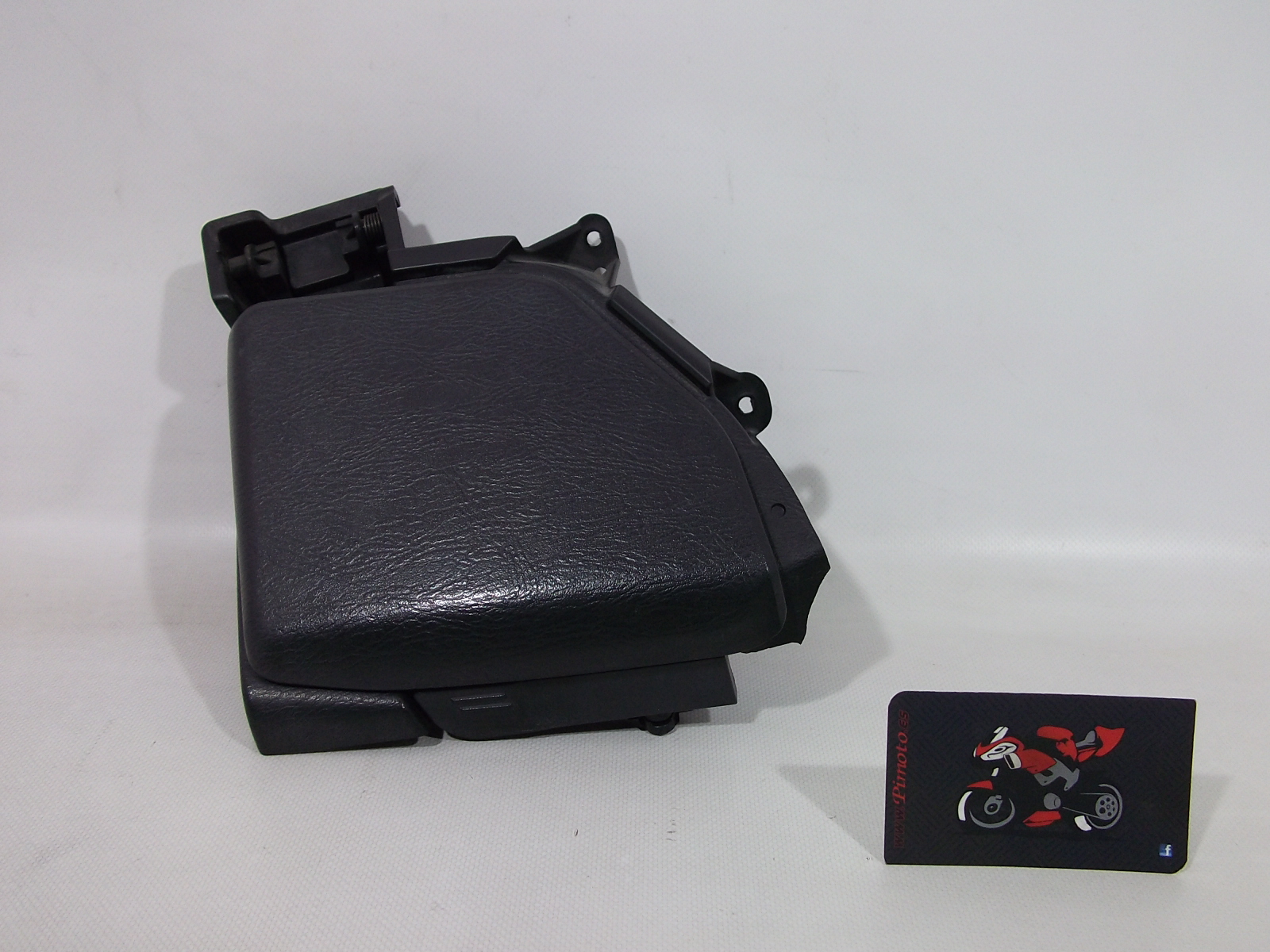 GUANTERA IZQUIERDA (UN SOPORTE ROTO) SUZUKI BURGMAN 400 2007