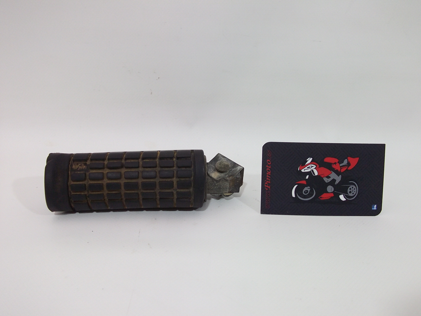ESTRIBO DELANTERO IZQ SUZUKI INTRUDER 250 LC 2000/2004