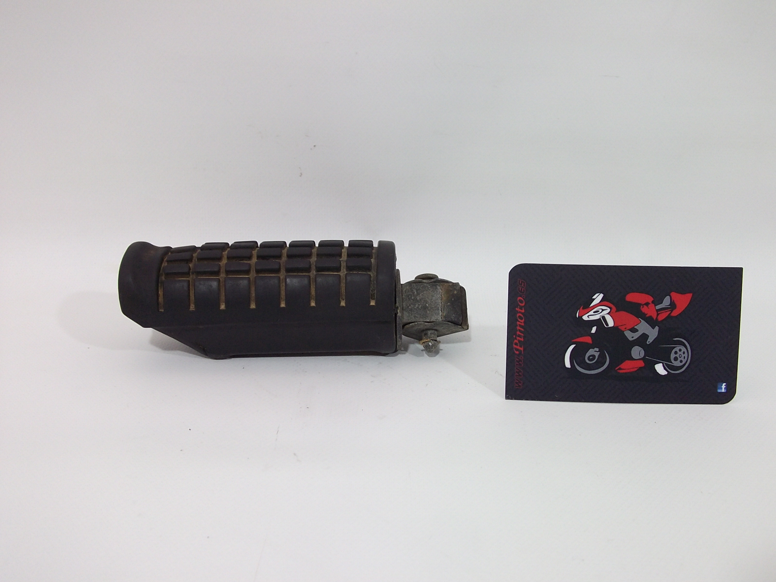 ESTRIBO DELANTERO IZQ SUZUKI INTRUDER 250 LC 2000/2004 - Imagen 3