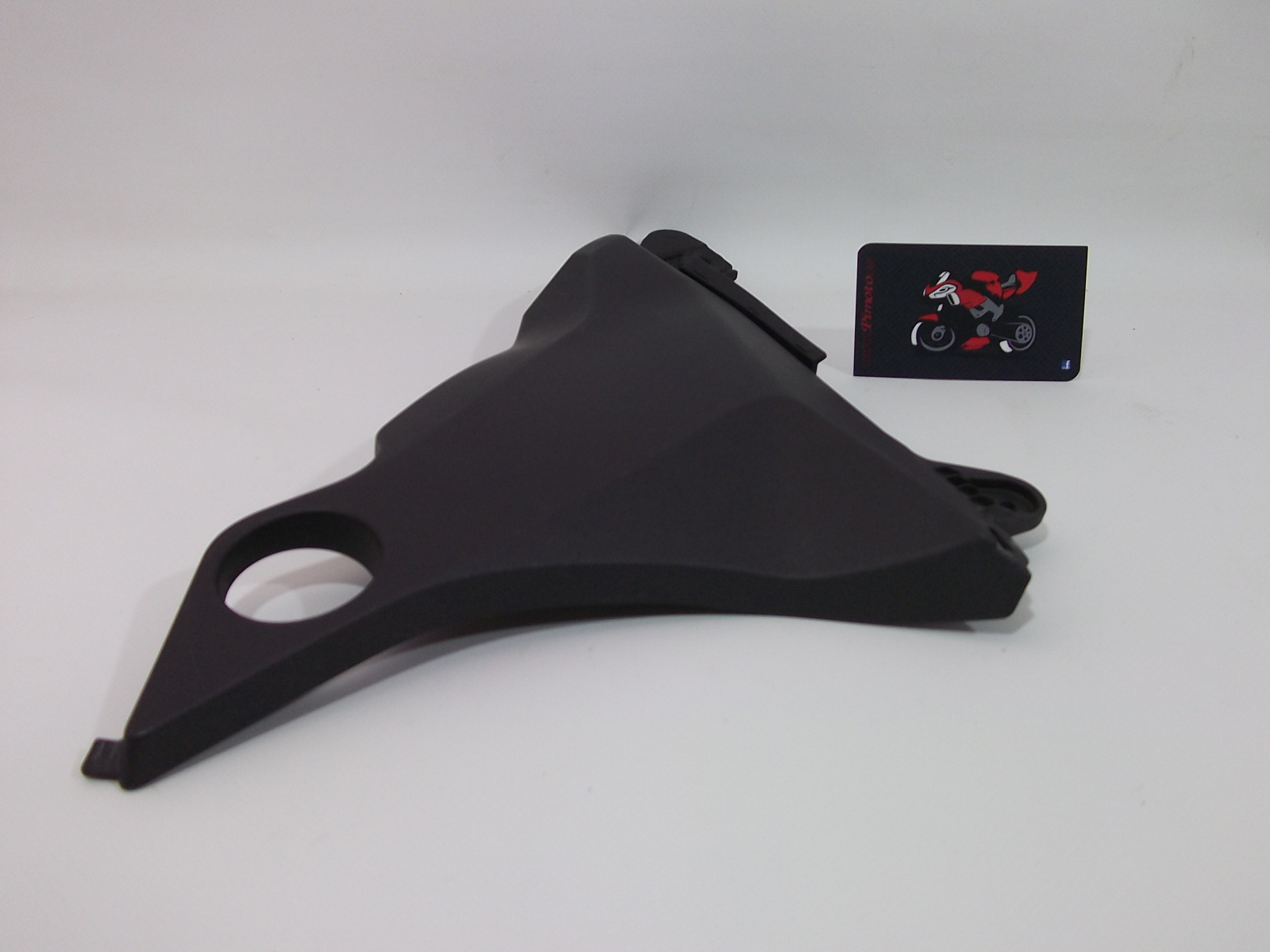 EMBELLECEDOR DERECHO INFERIOR SUBCHASIS KAWASAKI Z 800 E/FULL 2013-2016 - Imagen 4
