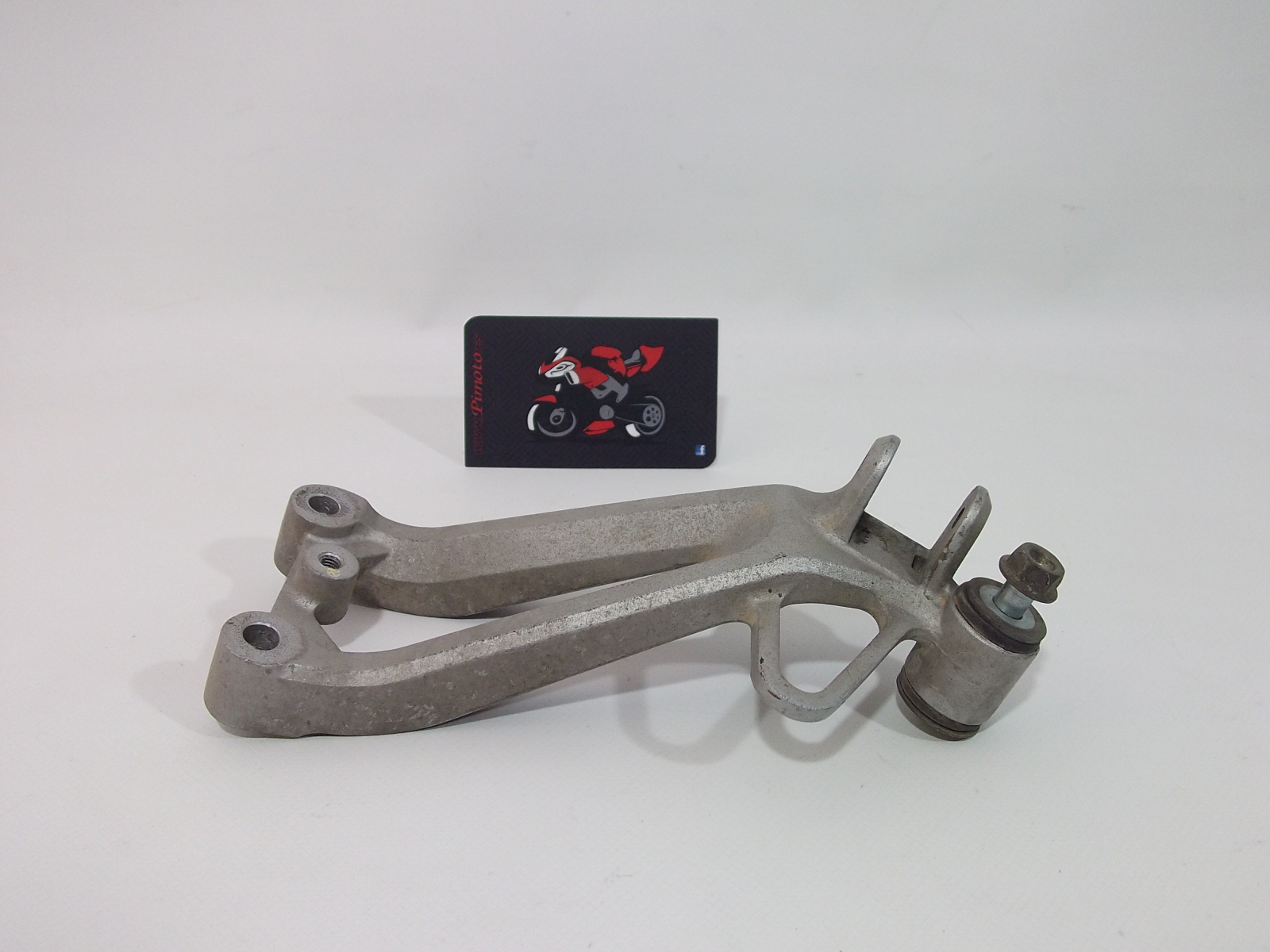 SOPORTE ESTRIBO TRASERO DERECHO HONDA CBR 600F 1999-2000. - Imagen 4