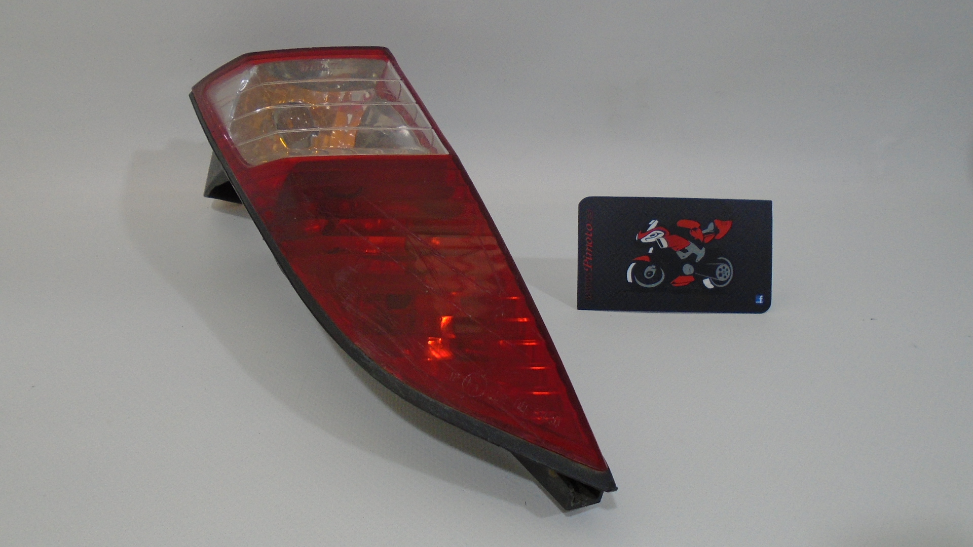 PILOTO TRASERO IZQUIERDO (ARA&Ntilde;ADO) PEUGEOT SATELIS 125 2006/11 - Imagen 4