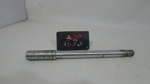 EJE RUEDA DELANTERA. SUZUKI BANDIT S 650 2006