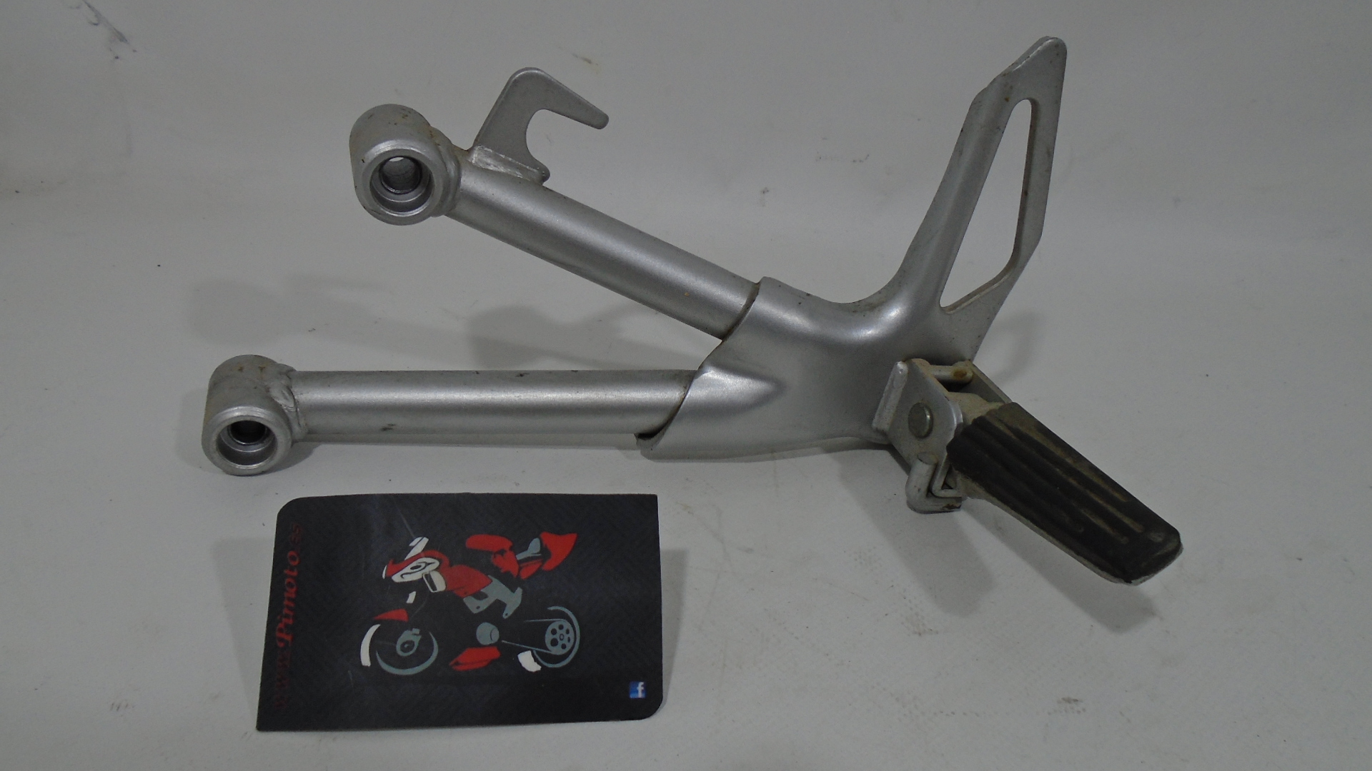 ESTRIBO TRASERO IZQUIERDO SUZUKI BANDIT S 650 2006 - Imagen 4