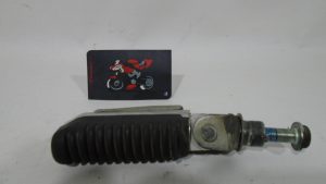 ESTRIBO DELANTERO IZQUIERDO SUZUKI BANDIT S 650 2006