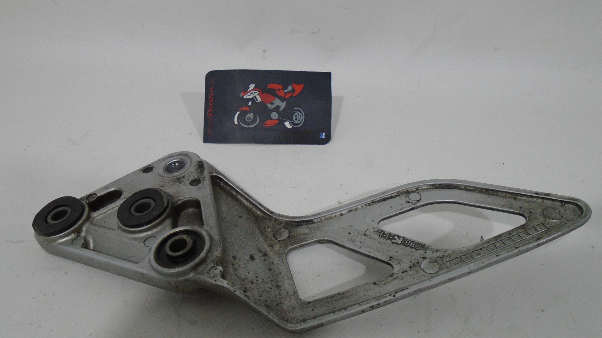 SOPORTE ESTRIBO DELANTERO IZQUIERDO SUZUKI BANDIT S 650 2006 - Imagen 3