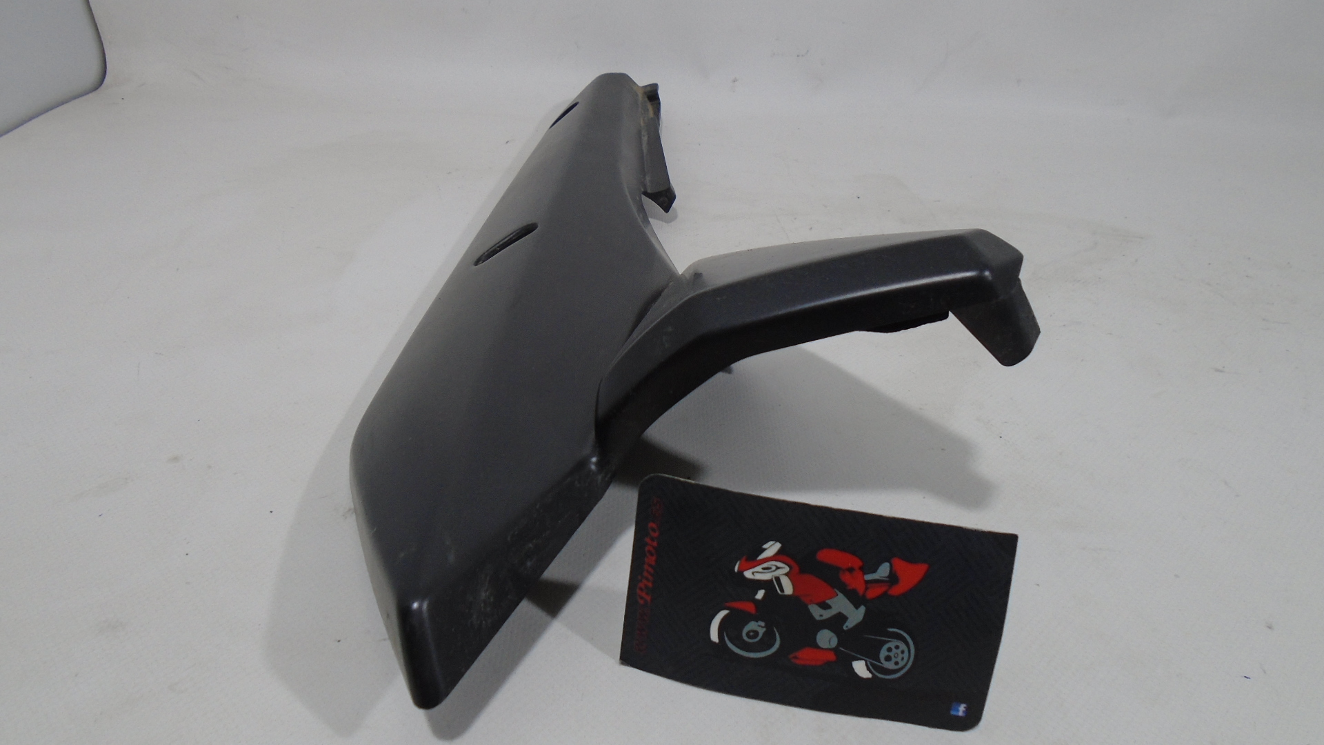 TAPA BAJO ASIENTO DERECHA SUZUKI BANDIT S 650 2006 - Imagen 4