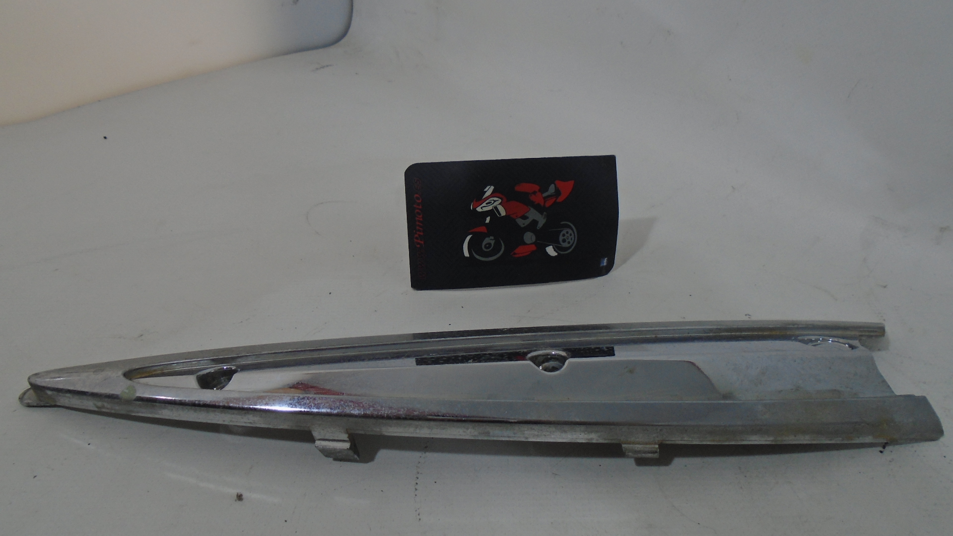 MOLDURA LATERAL TRASERA DERECHA PIAGGIO LIBERTY 125 09/15 - Imagen 3