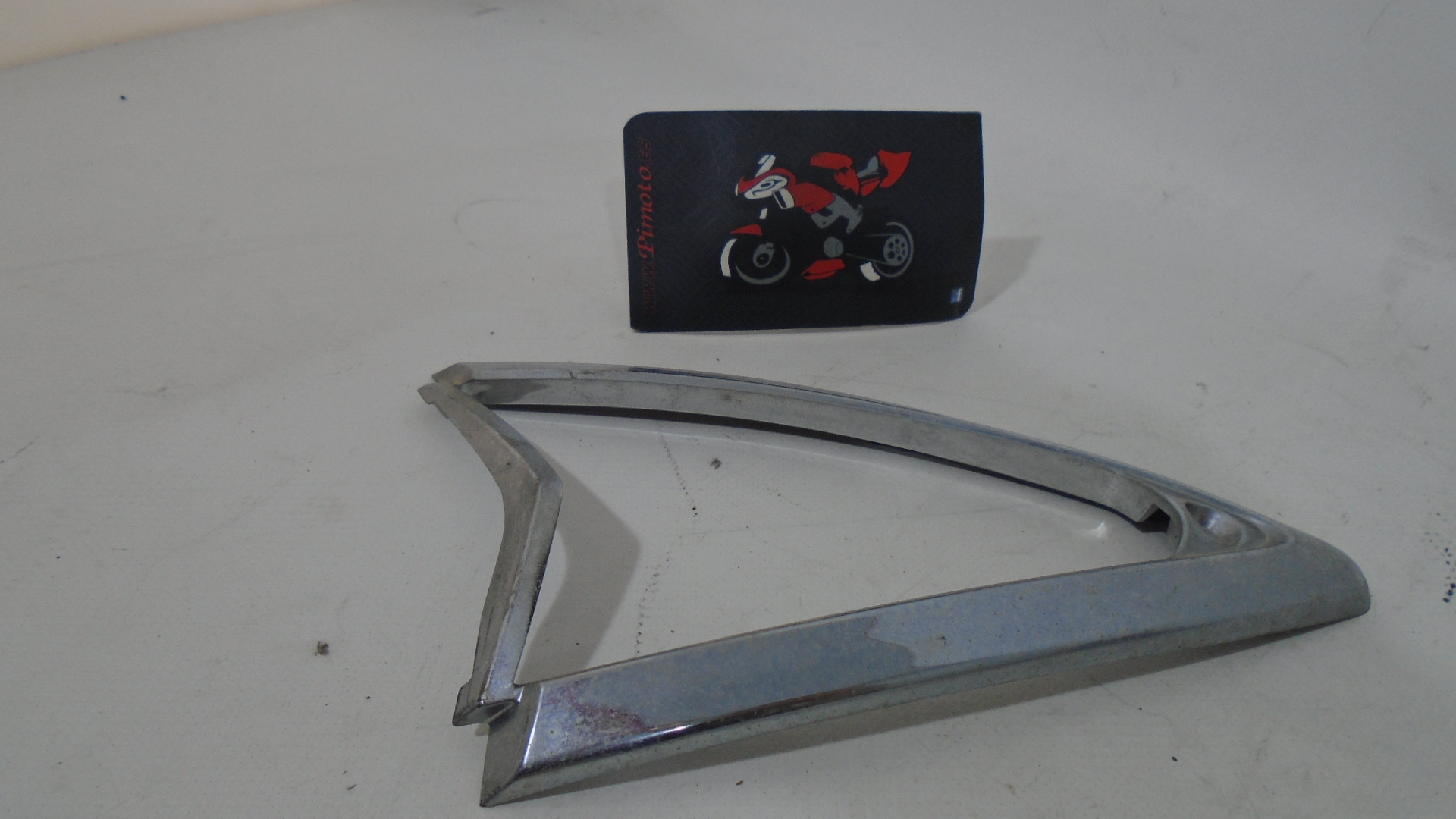 MOLDURA INTERMITENTE DELANTERO DERECHO PIAGGIO LIBERTY 125 09/15