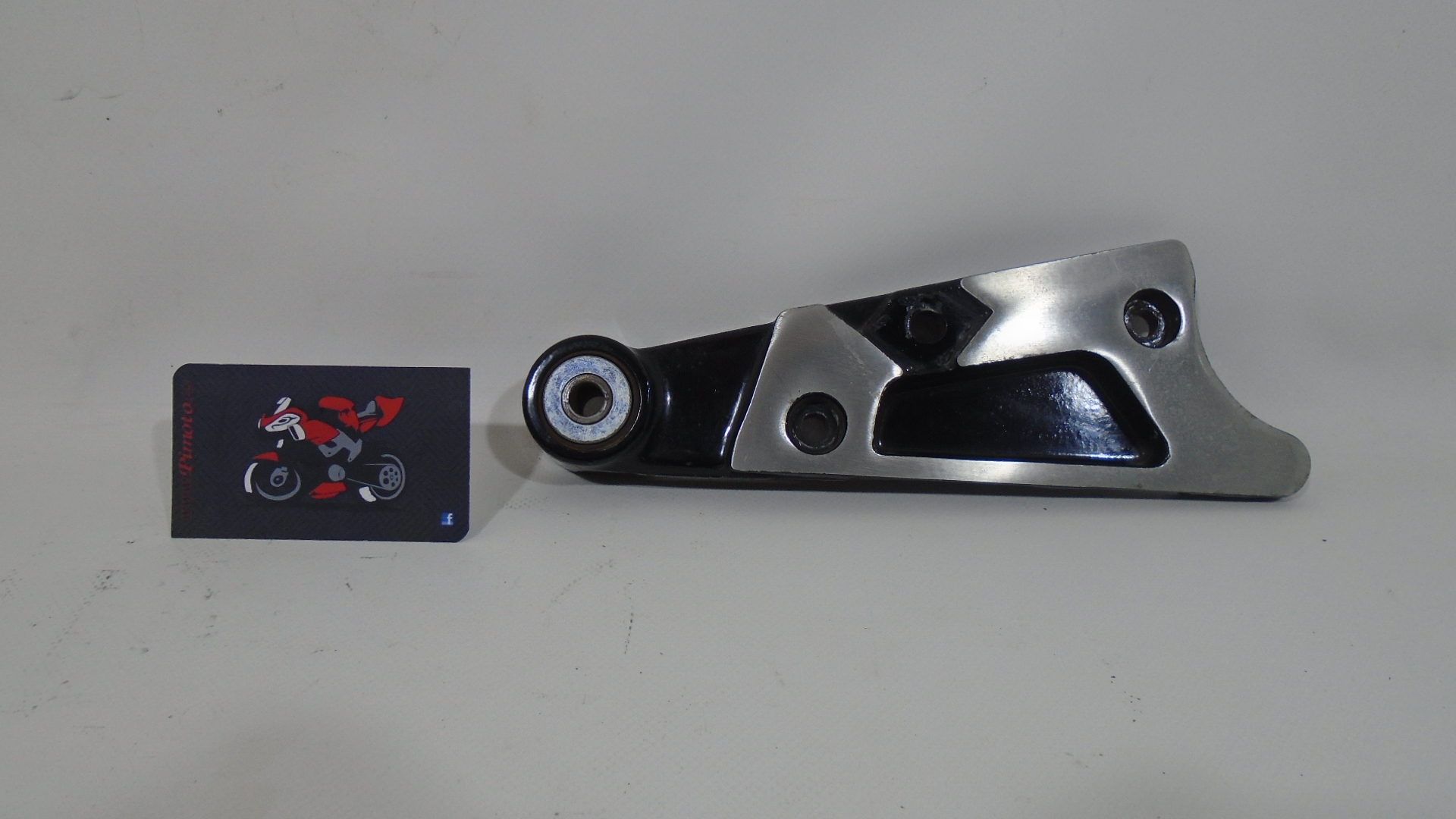 SOPORTE ESTRIBO TRASERO DERECHO YAMAHA VMAX 1200 96-02