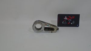 TENSOR IZQUIERDO EJE RUEDA TRASERA HONDA CBR 900 RR 98-99