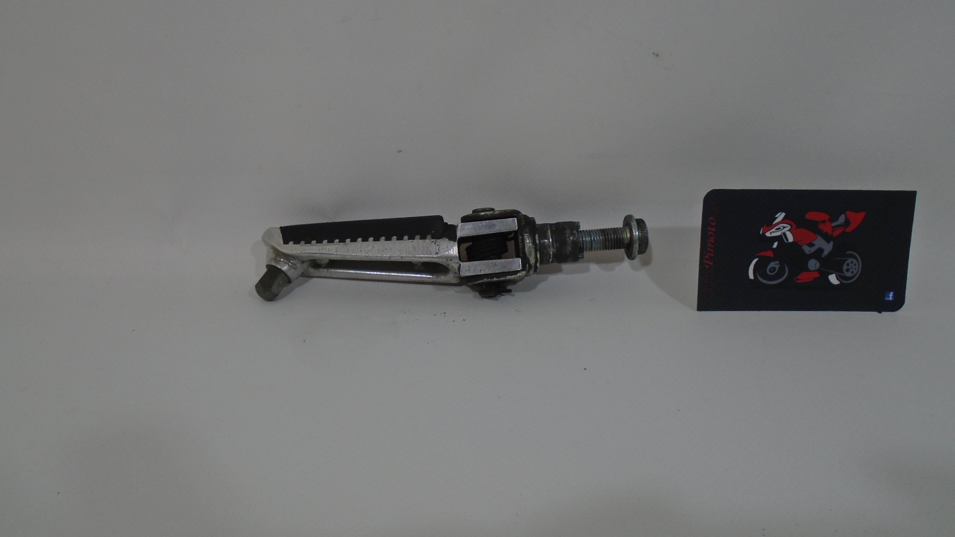 ESTRIBO DELANTERO DERECHO SUZUKI SV 650s 1999-2002