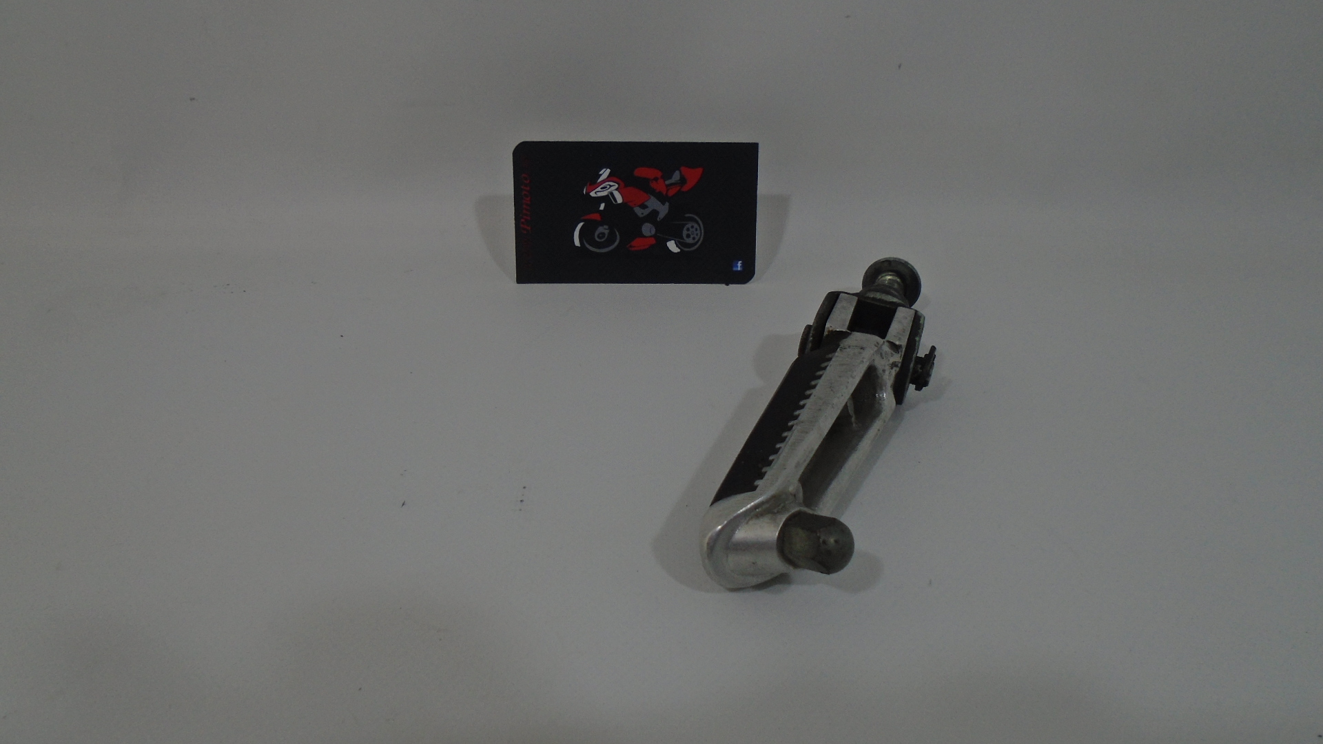 ESTRIBO DELANTERO DERECHO SUZUKI SV 650s 1999-2002 - Imagen 3