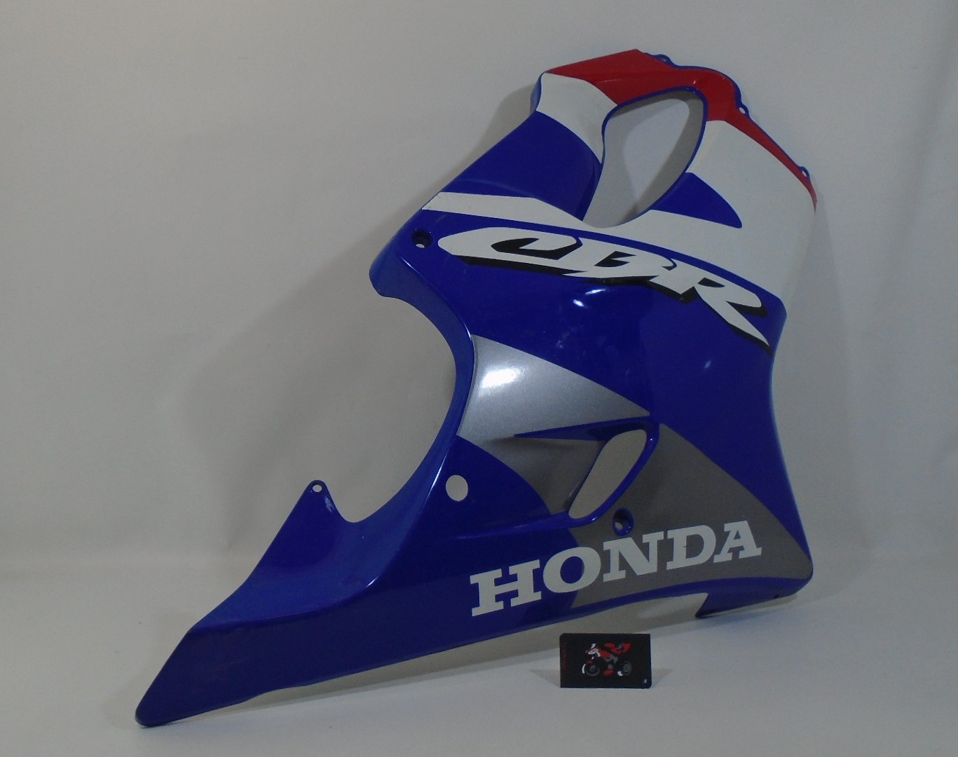 LATERAL DELANTERO DERECHO.
 HONDA CBR 600F 1999-2000. - Imagen 4