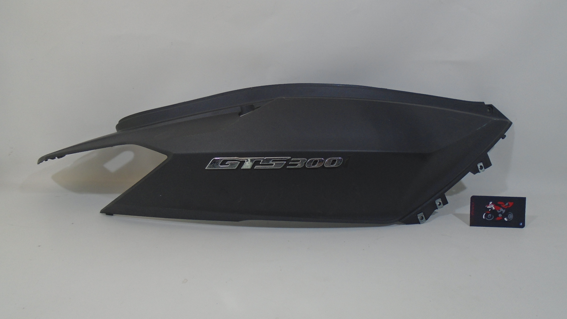 TAPA LATERAL TRASERA  SYM JOYMAX GTS 300