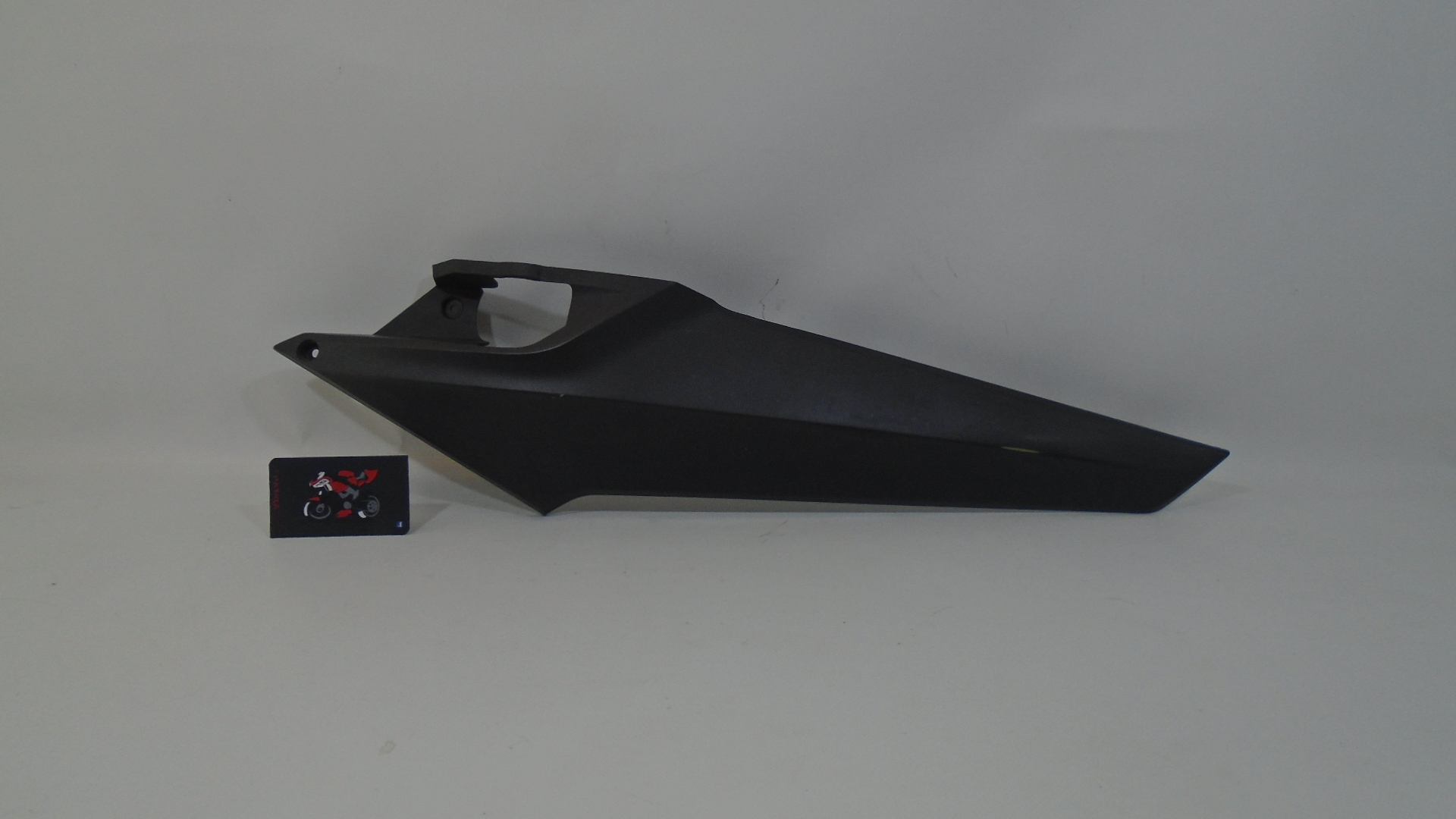 BAJO ASIENTO IZQUIERDO SYM JOYMAX GTS 300