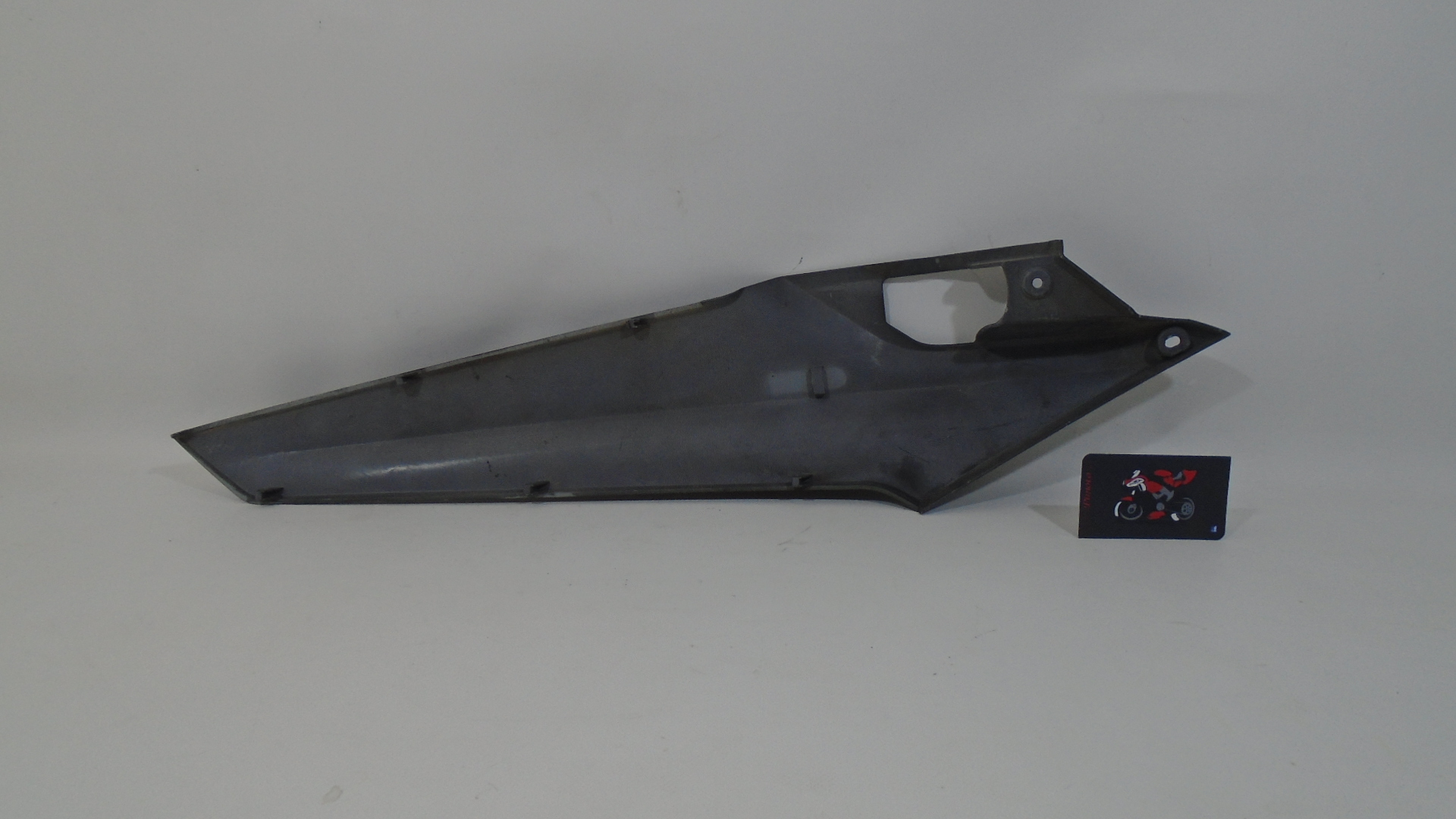 BAJO ASIENTO IZQUIERDO SYM JOYMAX GTS 300 - Imagen 3