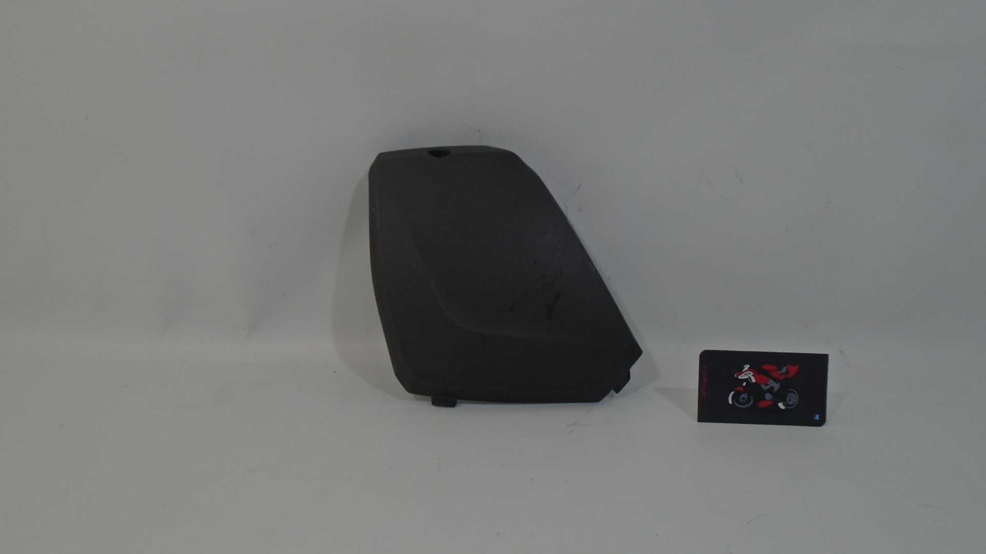 TAPA REGISTRO CONTRAESCUDO (FALTA PESTA&Ntilde;A) SYM JOYMAX GTS 300