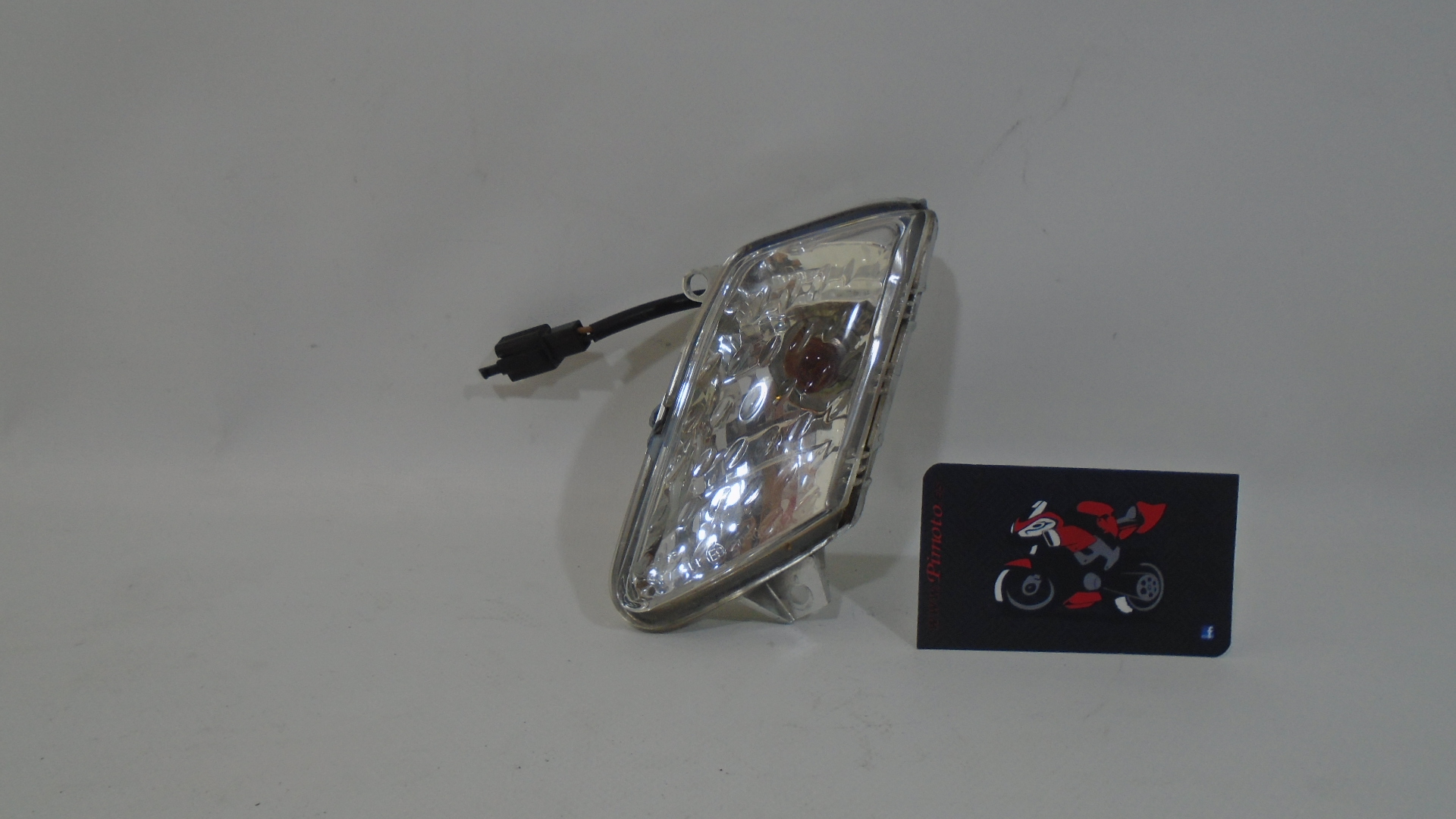 INTERMITENTE DELANTERO IZQUIERDO YAMAHA XMAX 125-250 2005/09
