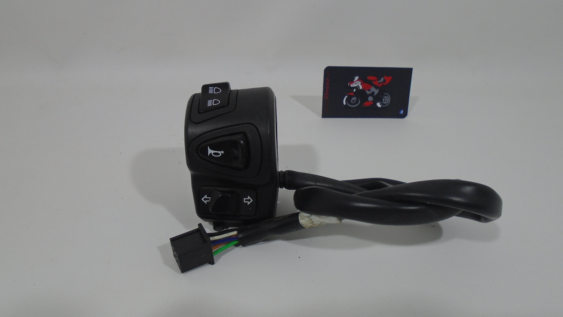 PI&Ntilde;A IZQUIERDA DE LUCES HONDA PCX 125 2010- 2014