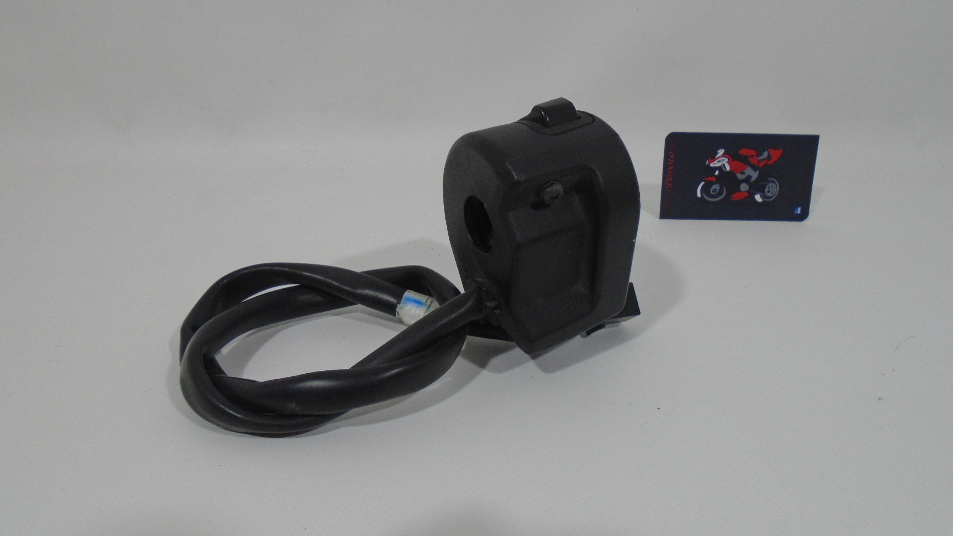 PI&Ntilde;A IZQUIERDA DE LUCES HONDA PCX 125 2010- 2014 - Imagen 4