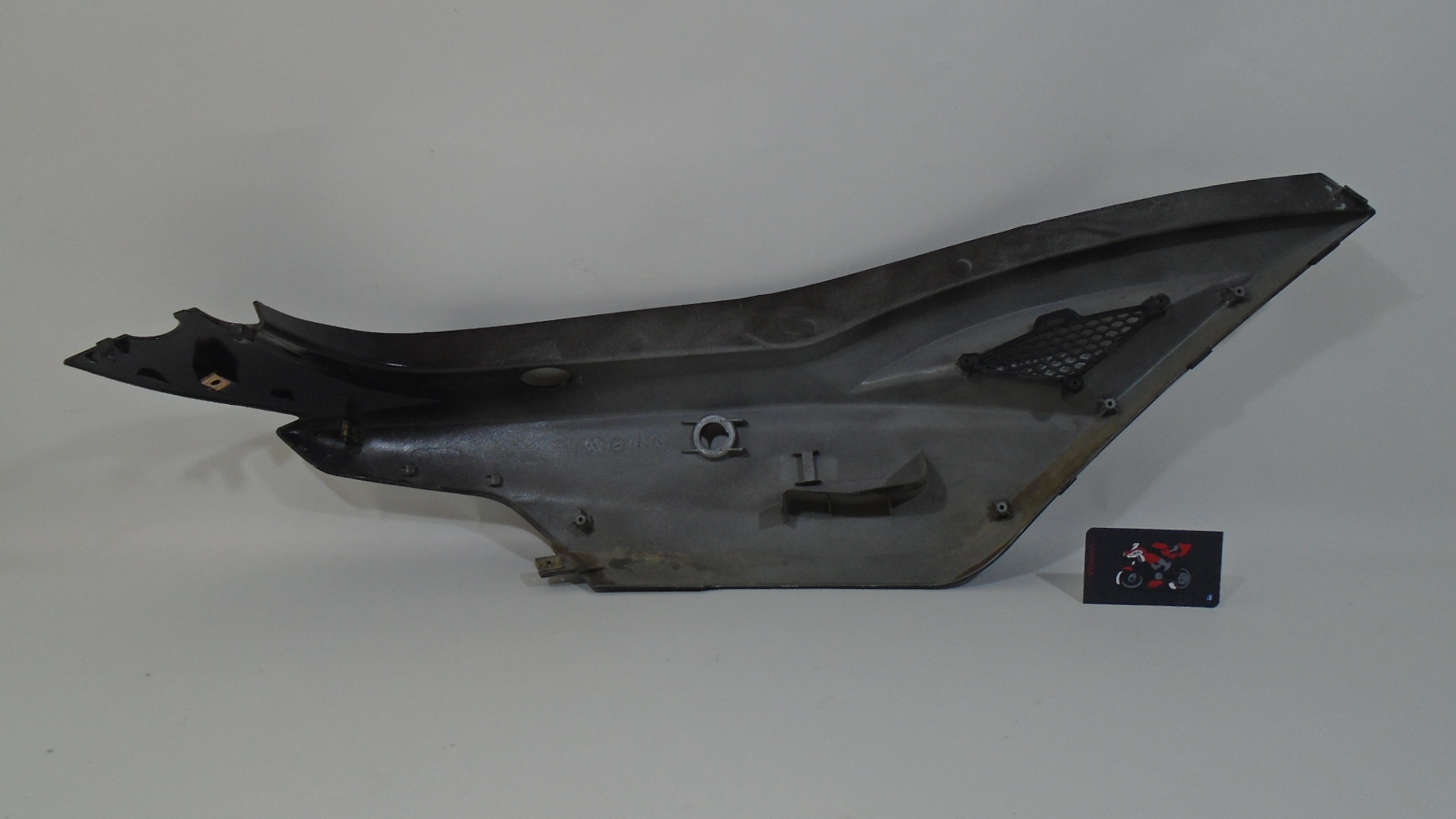 TAPA LATERAL TRASERA IZQUIERDA NEGRA KYMCO AGILITY CITY (E4) - Imagen 3