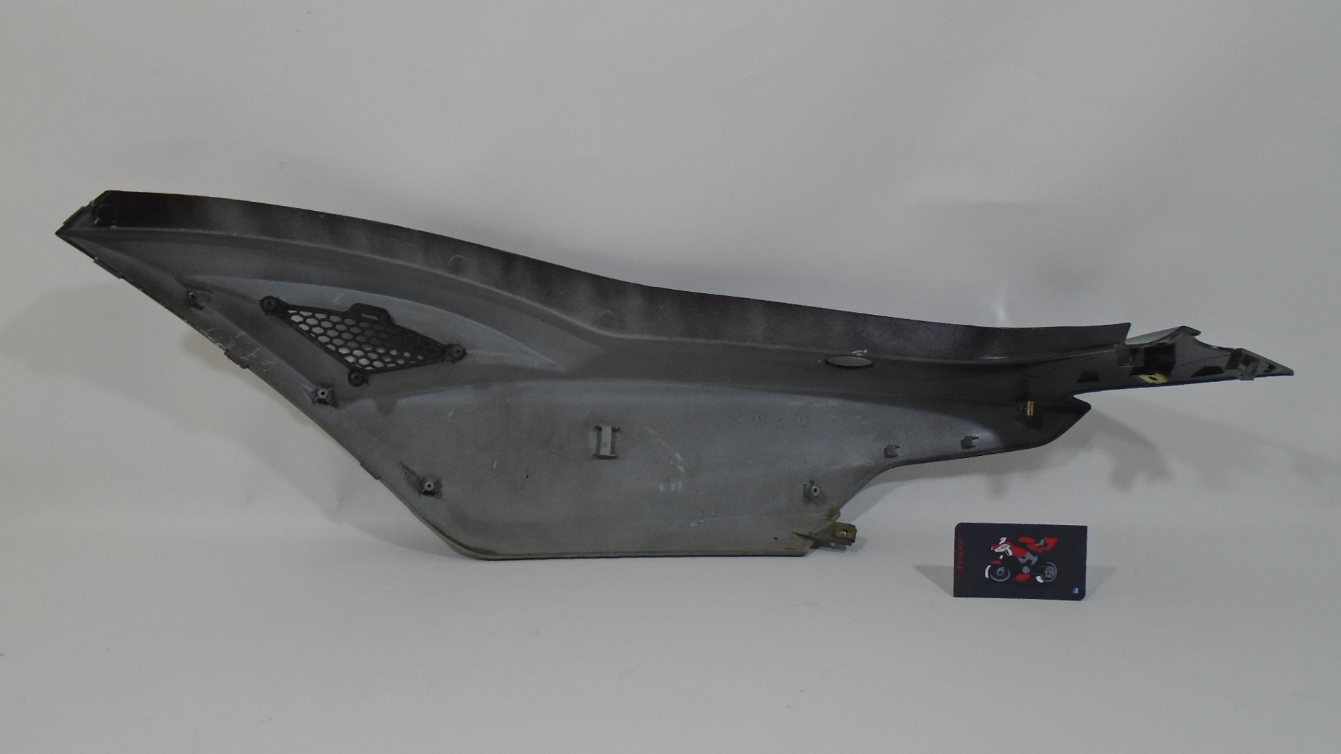 TAPA LATERAL TRASERA DERECHA NEGRA KYMCO AGILITY CITY (E4) - Imagen 3