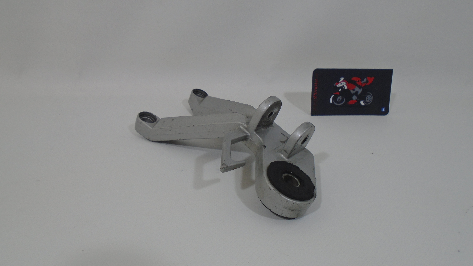 SOPORTE ESTRIBO TRASERO DERECHO HYOSUNG GTR 250 INYECCION 08-09 - Imagen 4