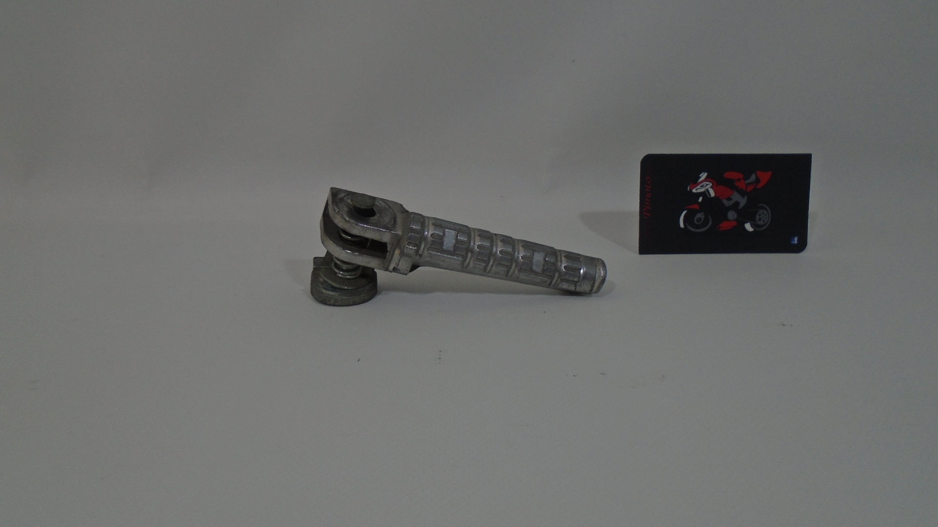 ESTRIBO TRASERO DERECHO HYOSUNG GTR 250 INYECCION 08-09