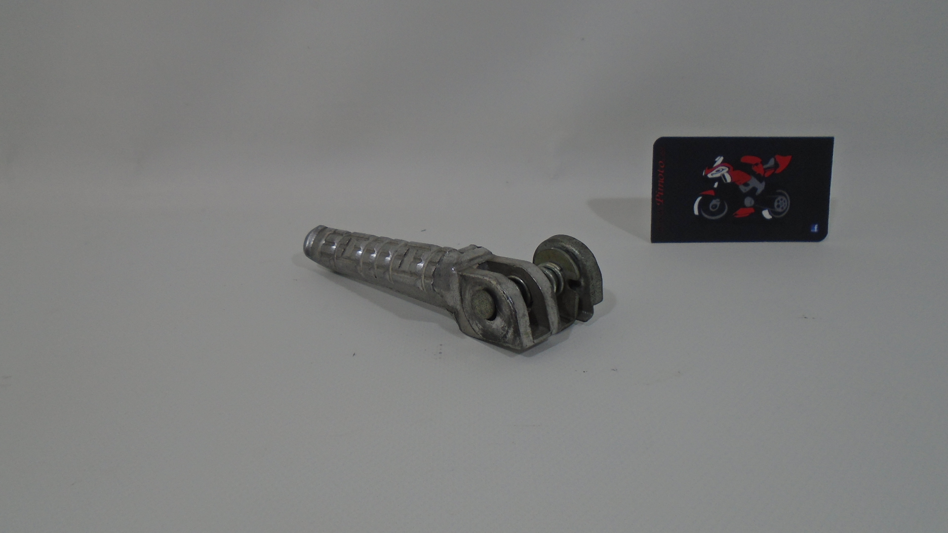 ESTRIBO TRASERO DERECHO HYOSUNG GTR 250 INYECCION 08-09 - Imagen 4