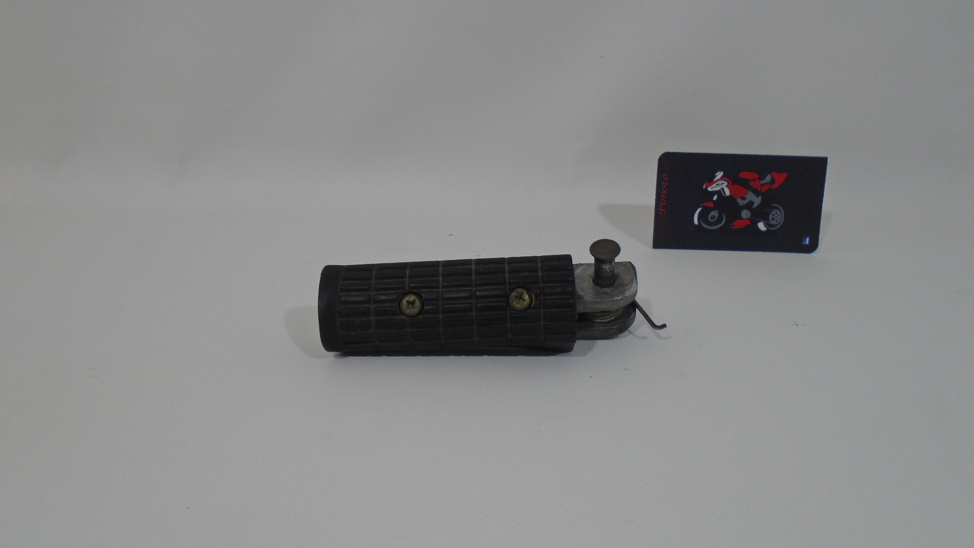 ESTRIBO DELANTERO IZQUIERDO HYOSUNG GTR 250 INYECCION 08-09