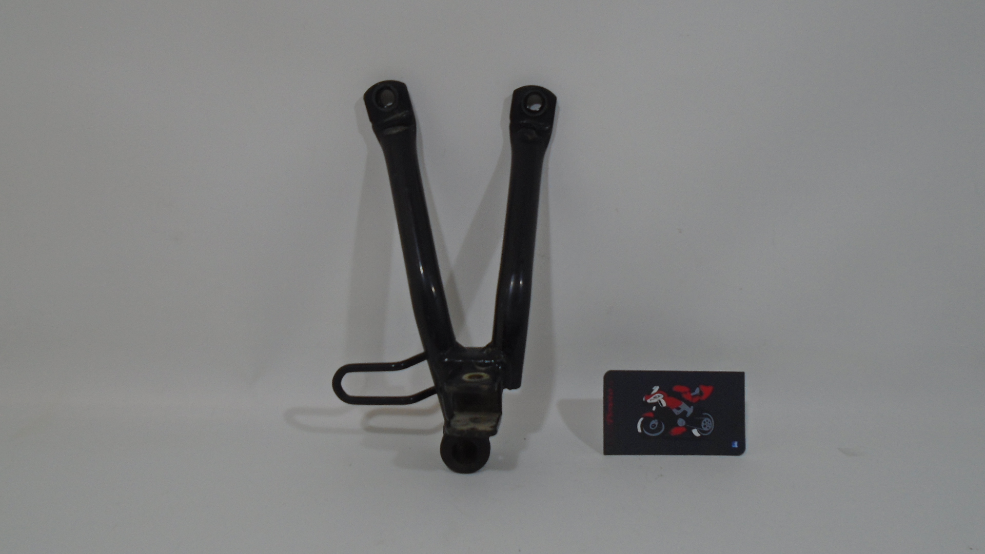 SOPORTE ESTRIBO TRASERO DERECHO HONDA CBF 125 08/15