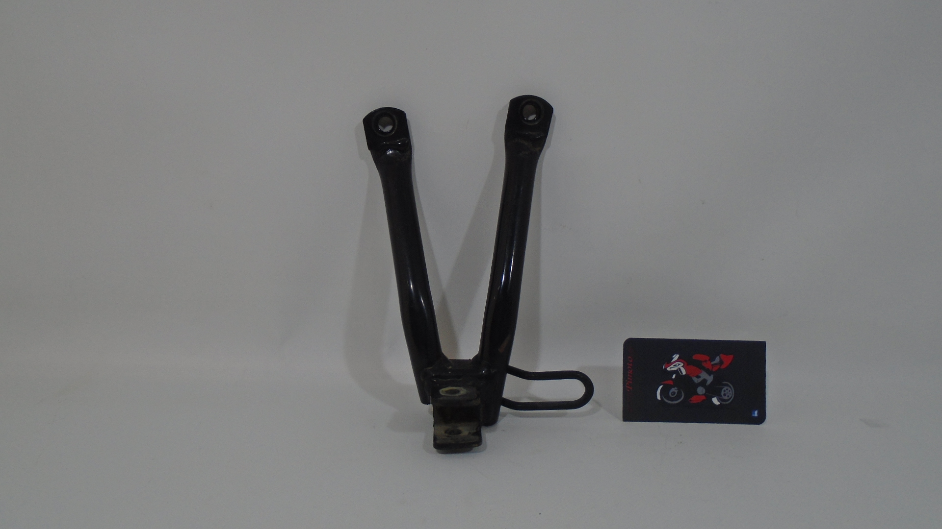 SOPORTE ESTRIBO TRASERO IZQUIERDO. HONDA CBF 125 08/15