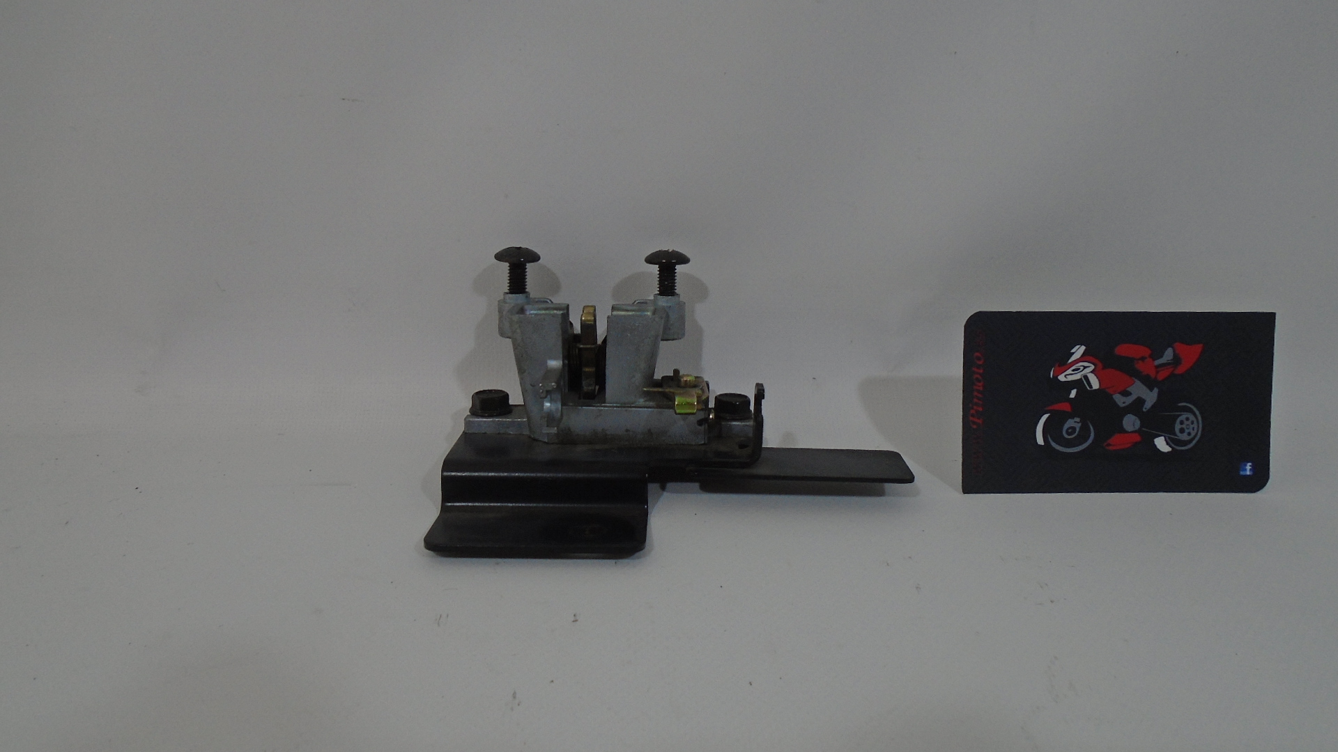 CERRADURA IZQUIERDA ASIENTO SYM MAXSYM 400