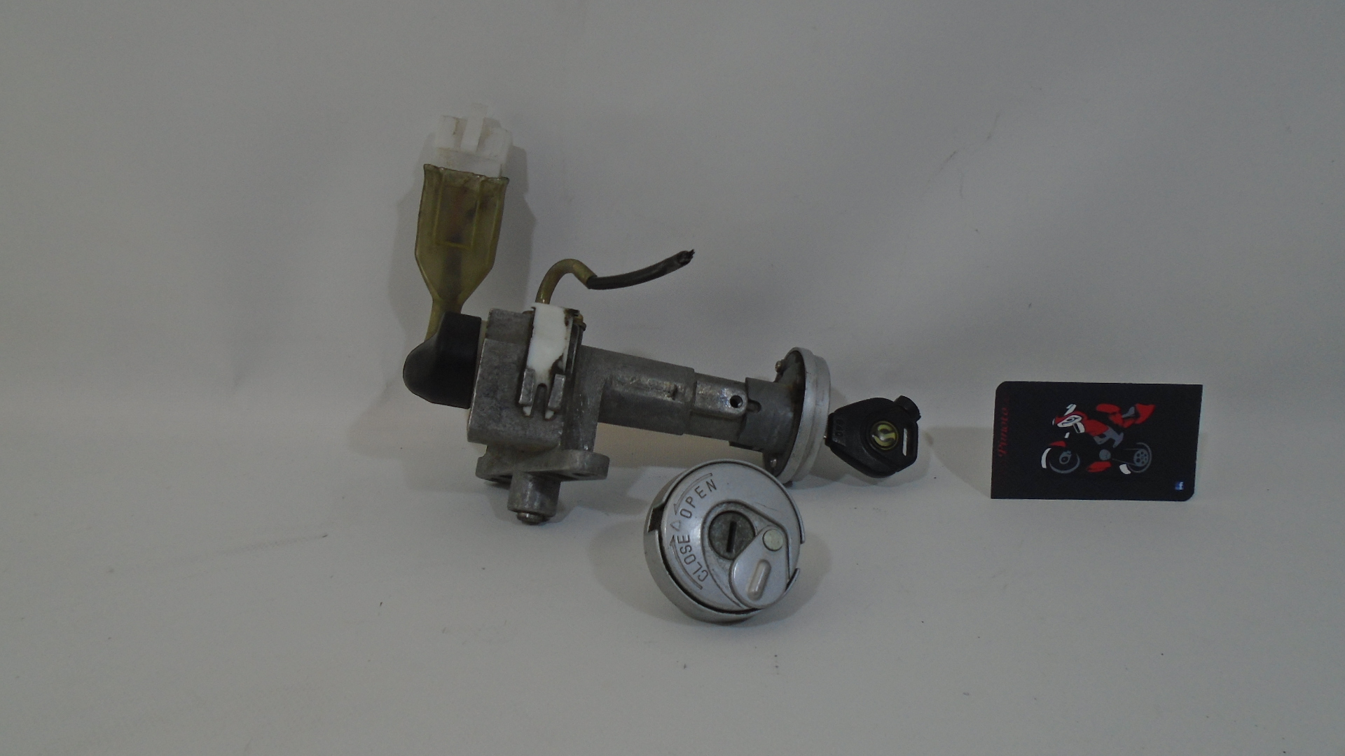 CONJUNTO CERRADURAS + TAPON DE GASOLINA + LLAVE SYM GTS 300i EVO